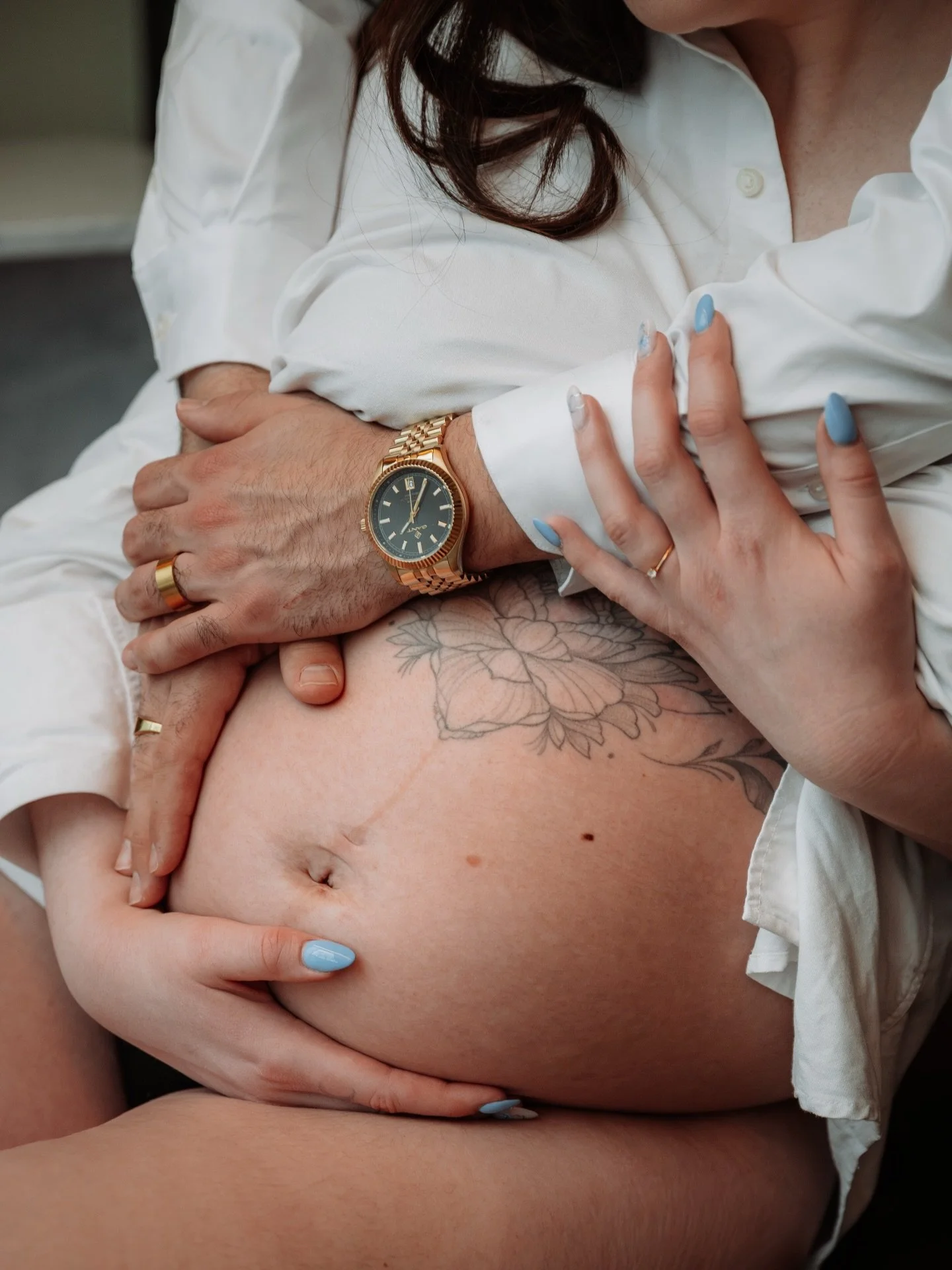 Ventetiden 🤍 Dager fylt med spenning, forventning og nerver. S&aring; takknemlig for at jeg fikk forevige denne tiden for Marita og Tore, og gleder meg til &aring; dele flere bilder!✨