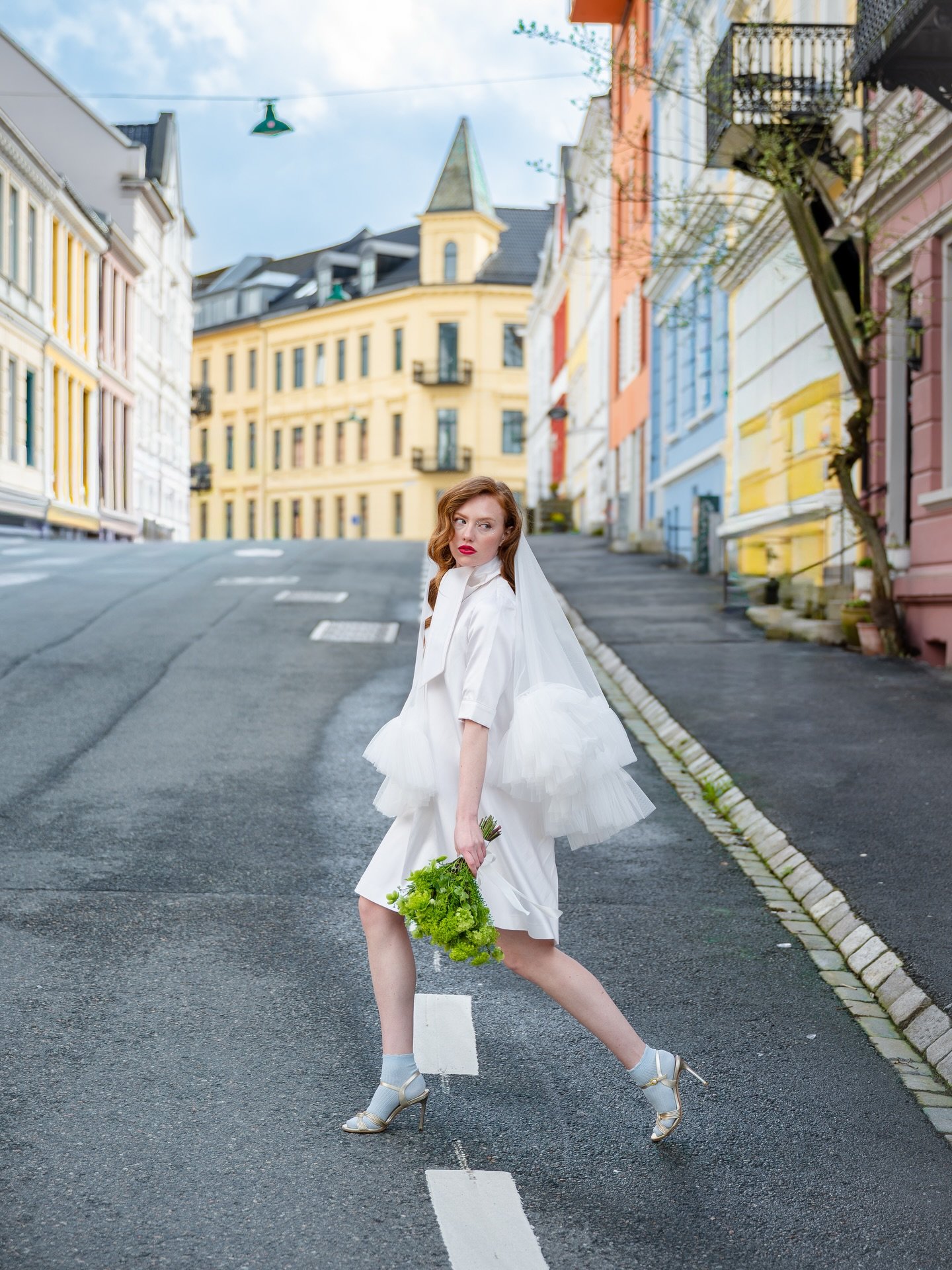 An urban lovestory ❤️&zwj;🔥 JA til flere fargerike by-bryllup som dette🥹