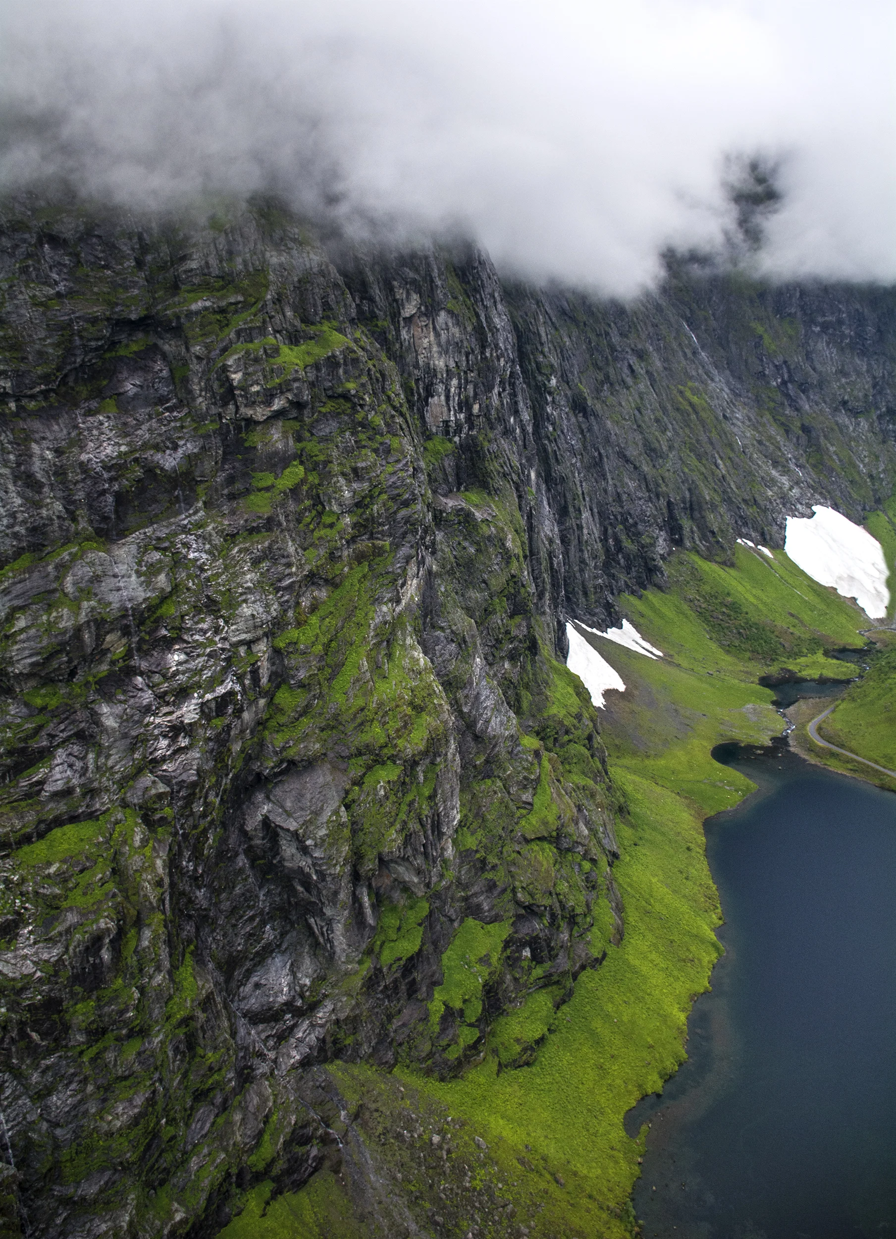 cliff cloud w.jpg