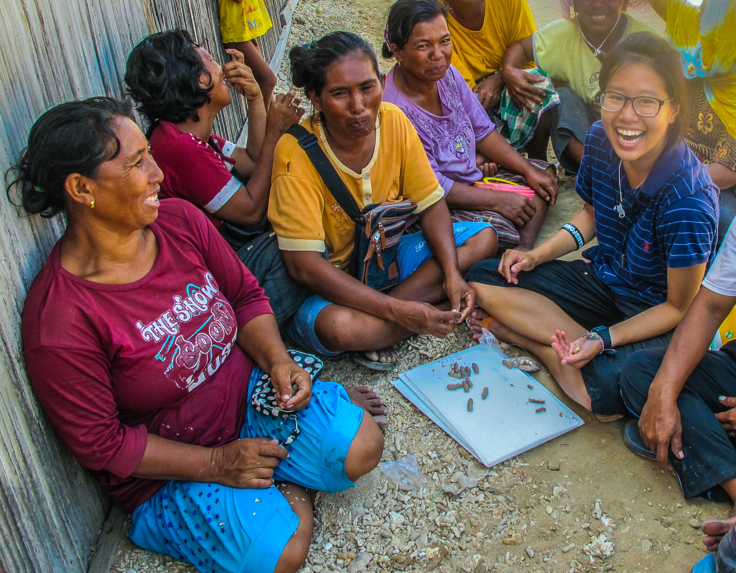 Elle Wibisono with Indonesian fisheries enumerators.