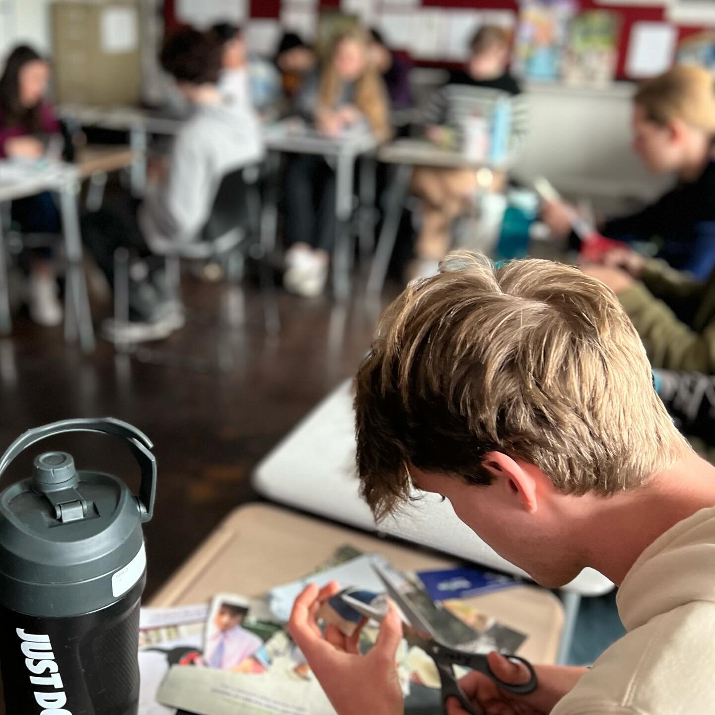 What a gift it is to be a TAPAS artist for the @acsf828 ✨

I have the opportunity to work with teachers and students of all grade levels weaving creativity into their curriculum. 

Here are a few photos of my time with 11th graders at Asheville High 