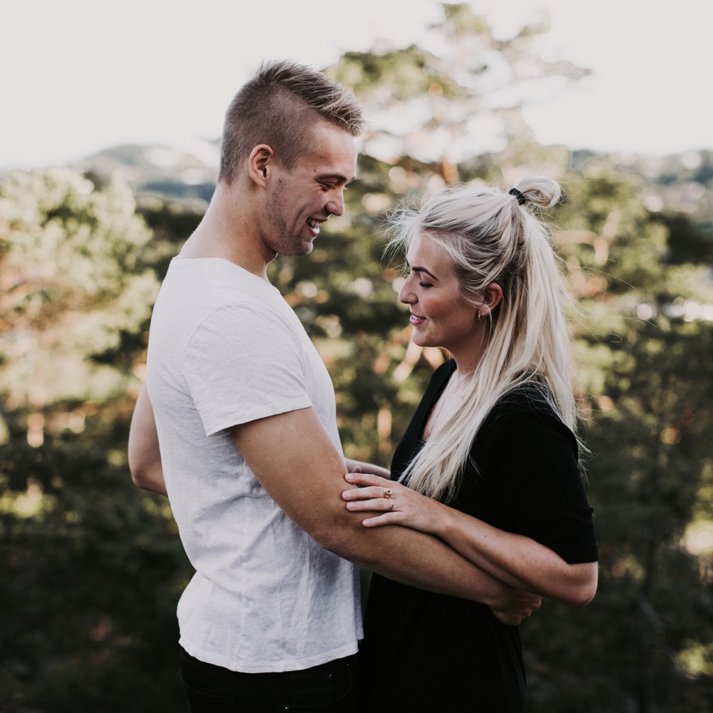 "Oooh we hebben nu de beste tijd!!! I love it. Je hebt zoveel goede beelden. Alle momenten zijn prachtig.. Jostein en ik zijn zó blij. Je hebt zó iets moois gegeven met dit. We zijn zó onder de indruk. Thank you!! Dit is perfect en ik kan je nu niet genoeg bedanken. Ik stuur je een dikke knuffel. Het is midden in de nacht hier in Thailand, maar ik weet zeker dat ik hierna geen manier kan vinden om te slapen. Haha. Way to excited” Jostein&Alise