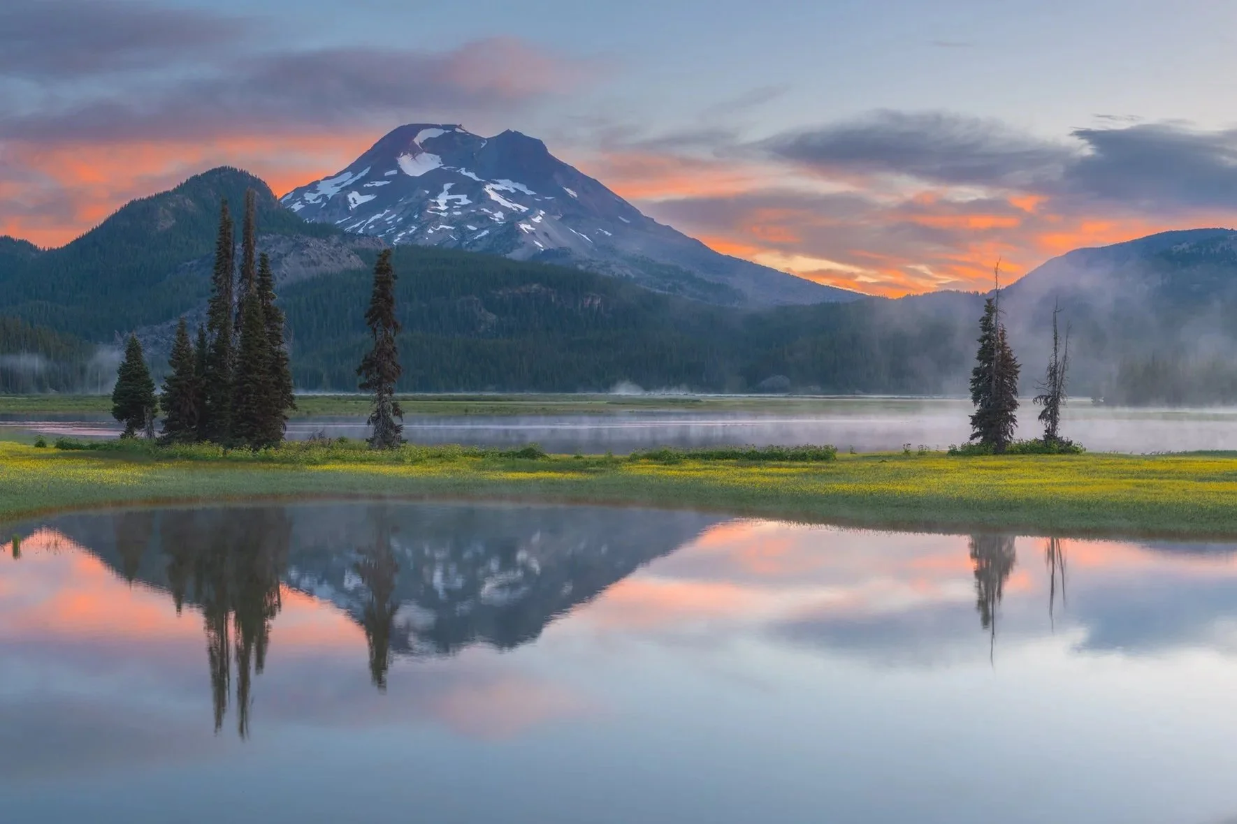 Sparks+Lake+Sunrise-Pano+WEB.jpg