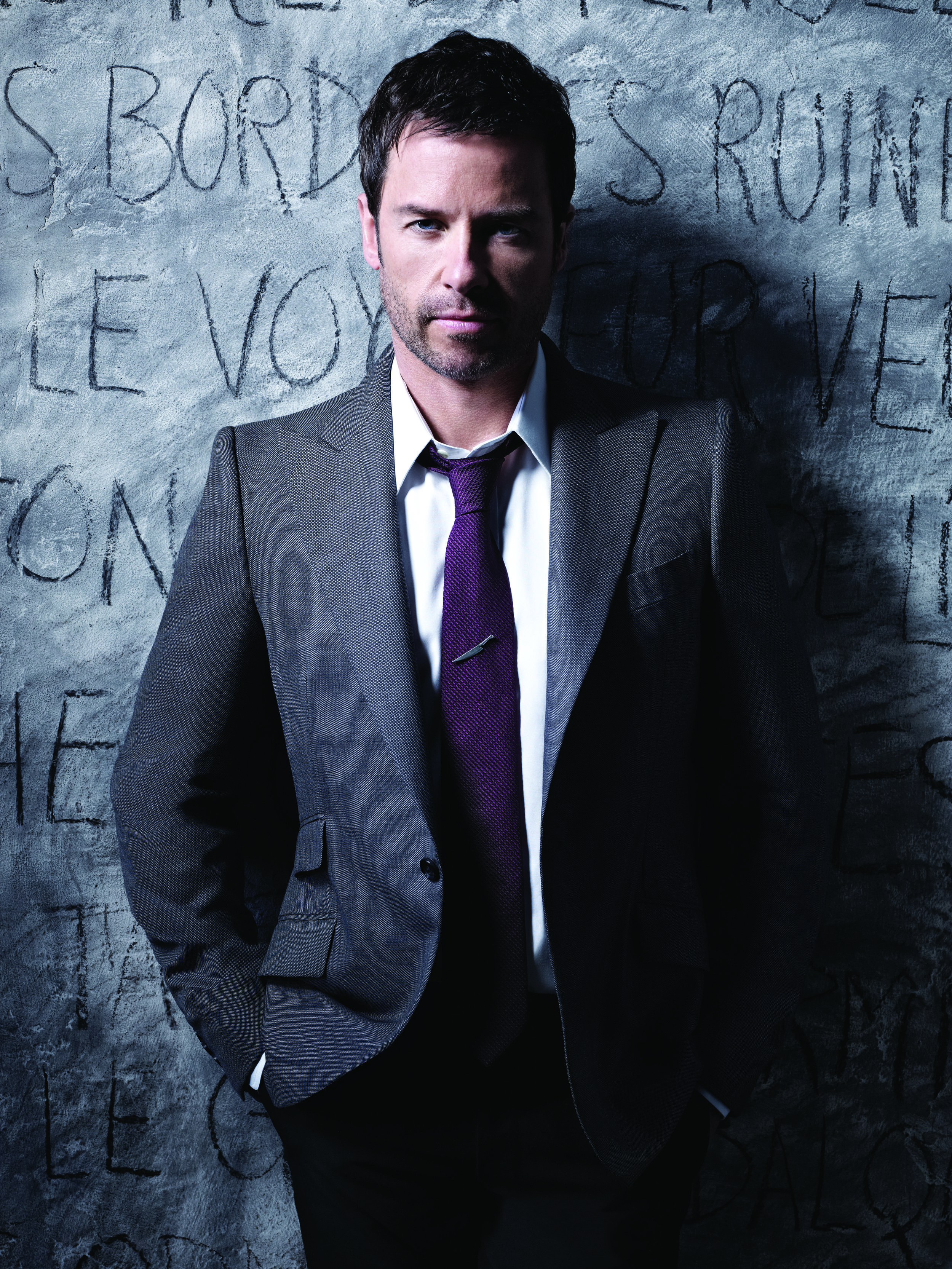  Guy Pearce - Robert Ascroft 