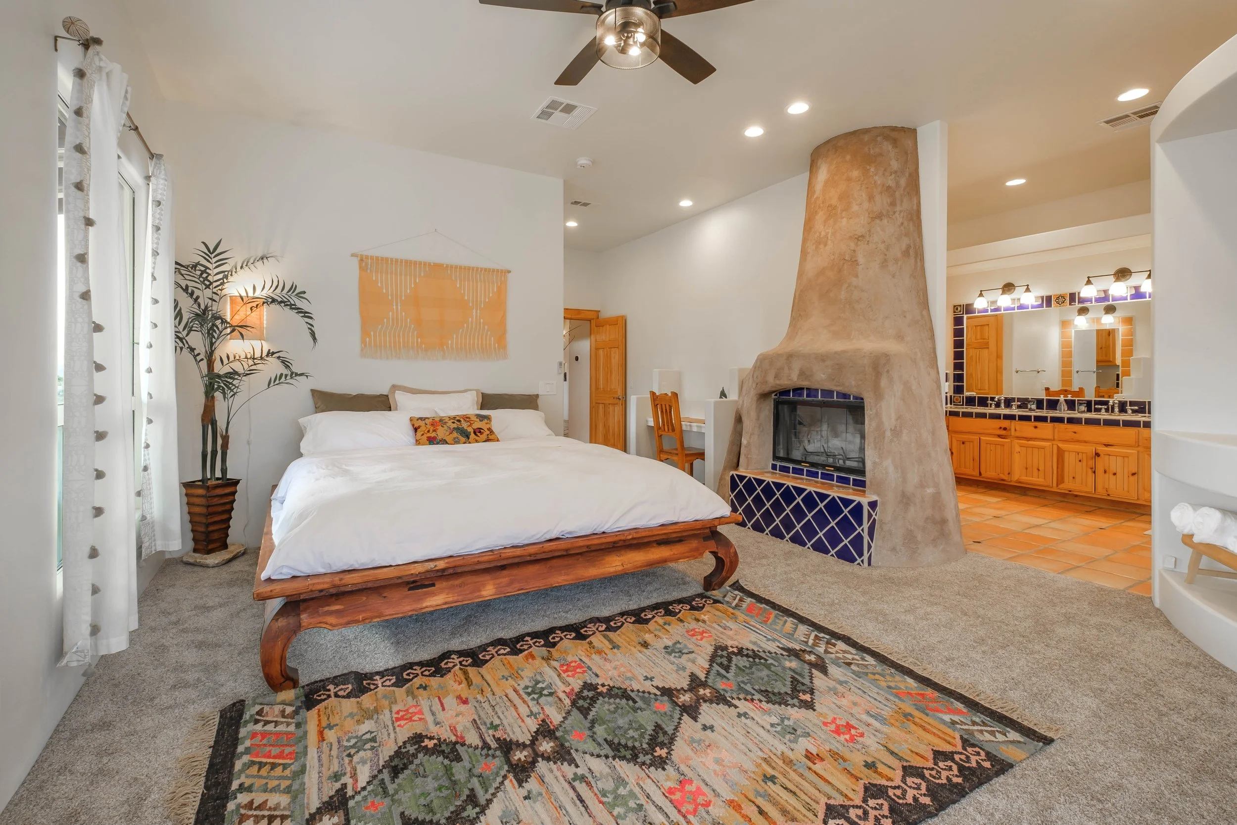 #1 Main Bedroom (King Bed).jpg