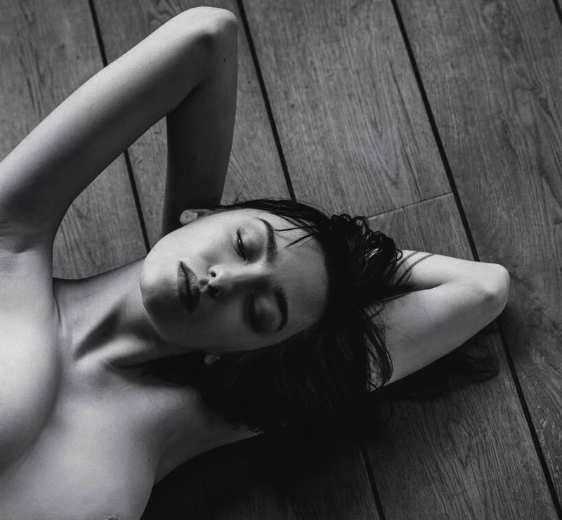 Figure &amp; Form w/ International Model Hanna H