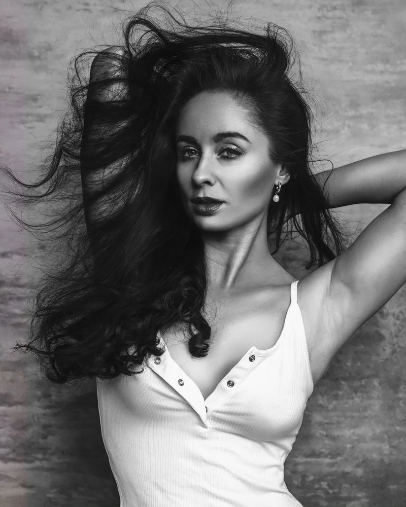 FIGURE/FORM &amp; FASHION w/ ISINKA