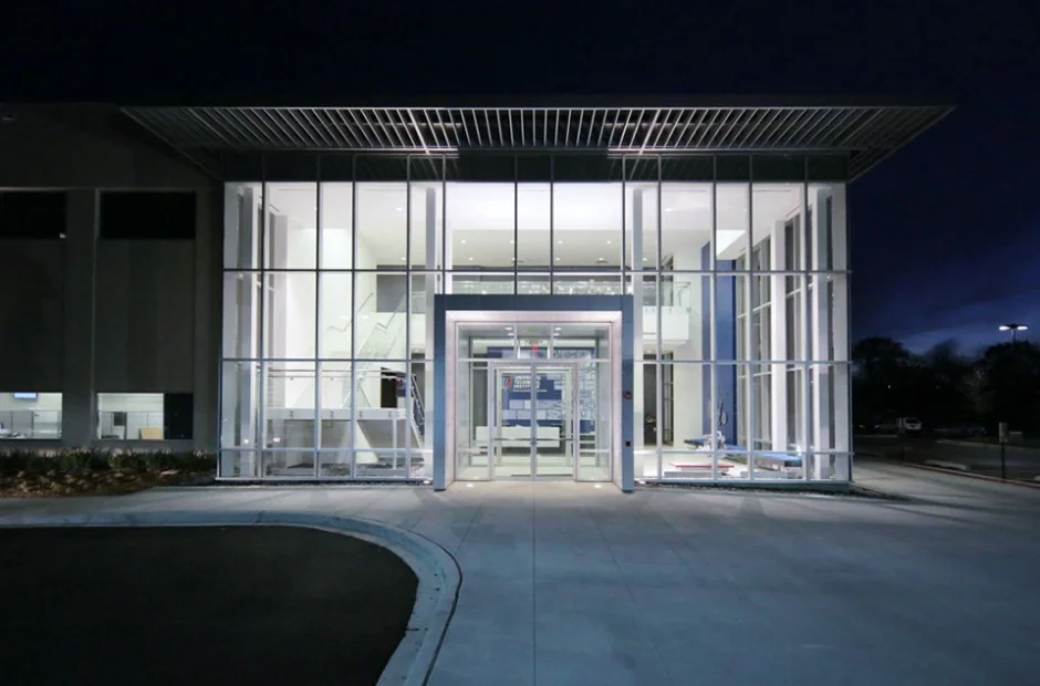 Ext_FrontDoor-Glass_Night_U10A8567-940x620.jpg