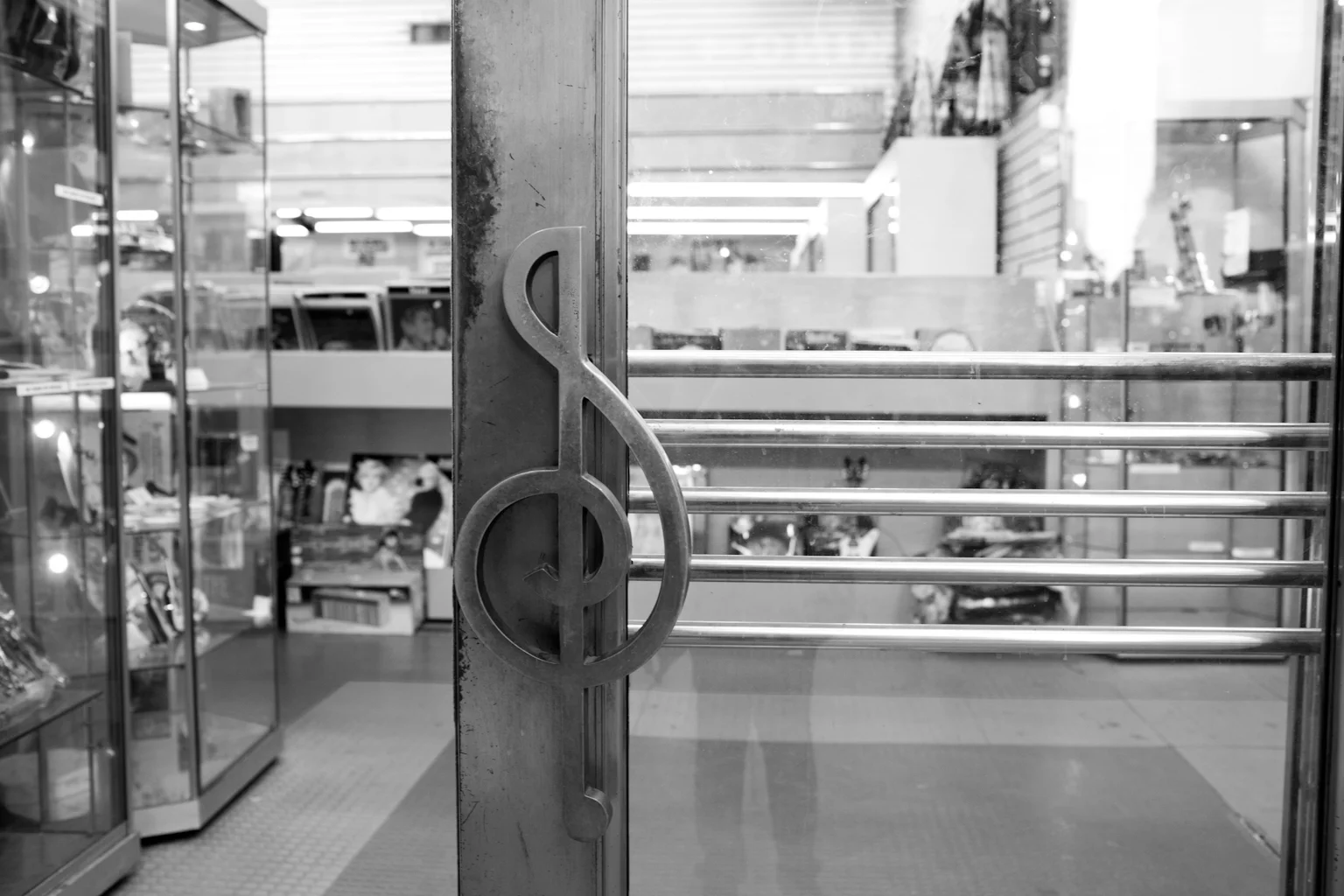 COLONY RECORDS CLOSED SEPTEMBER 16, 2012 AFTER 64 YEARS OF SELLING MUSIC IN THE HISTORIC BRILL BUILDING