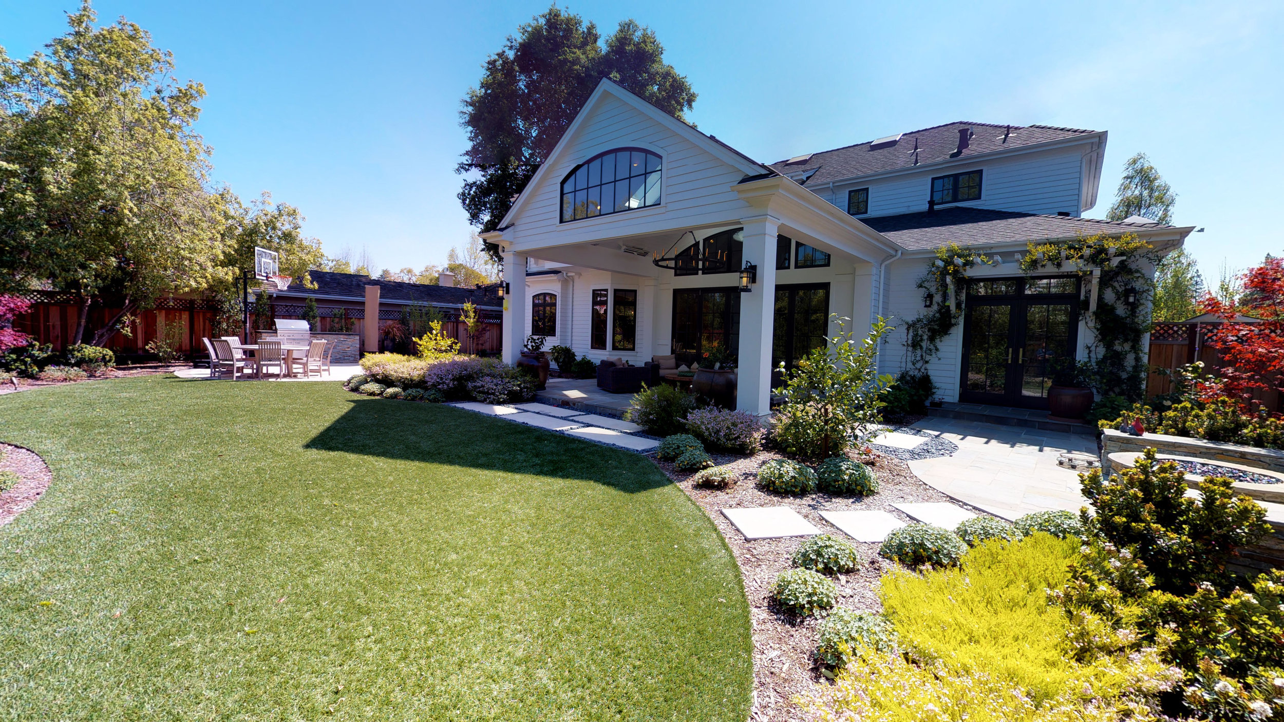 23 - Backyard.jpg