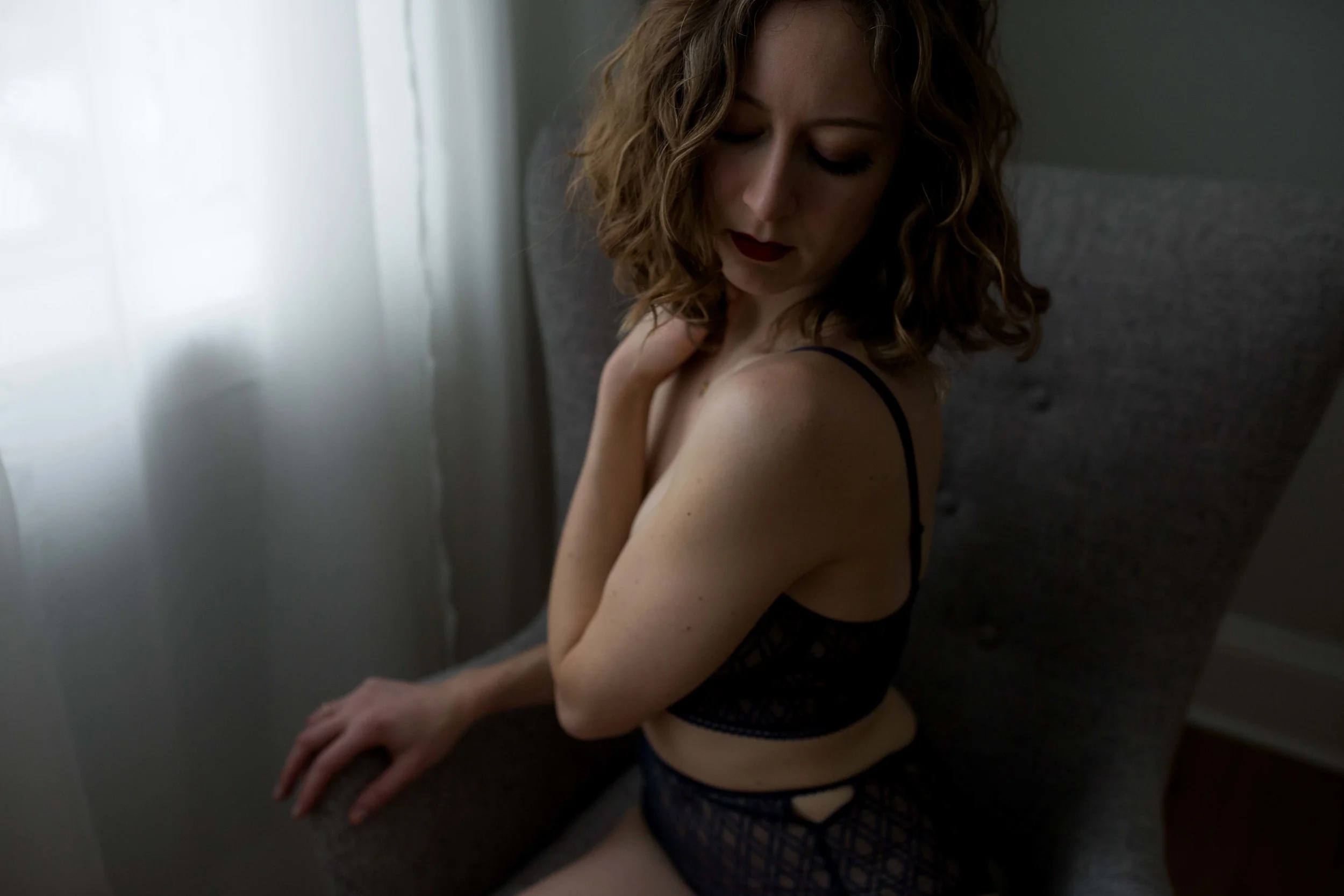 Boston Boudoir Look Over Shoulder Photo