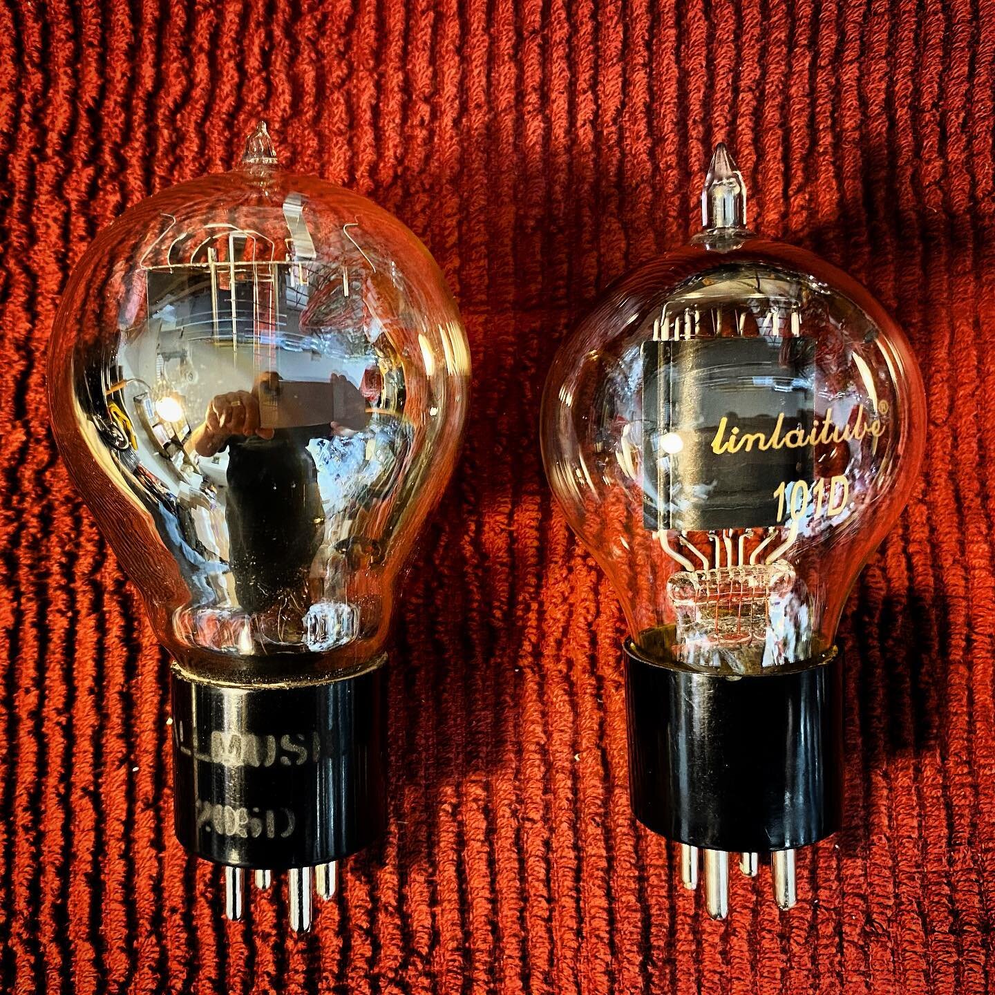 205D on the left, tube of choice for the &ldquo;S.E.&rdquo; version of the Iron-Coupled DHT Line-Preamplifier. 101D on the right, tube of choice for the upcoming &ldquo;Tanoshi&rdquo;, choke-loaded, DHT Line-Preamplifier. #tube #tubeamp #tubeamplifie