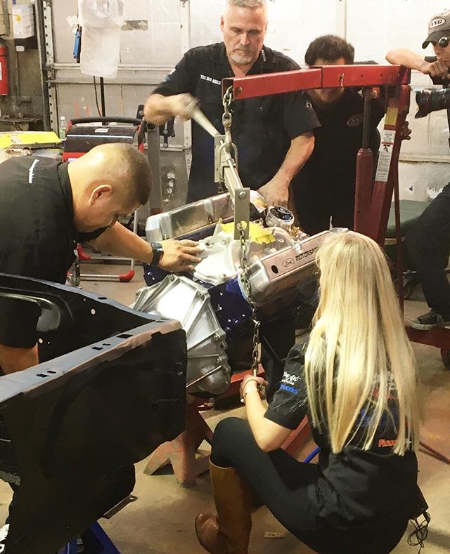 Andddd the motor is in! Coming along nicely and starting to rock and roll! #RichardWoodKustoms #detroitmuscle #powernation #nosleeptillsema