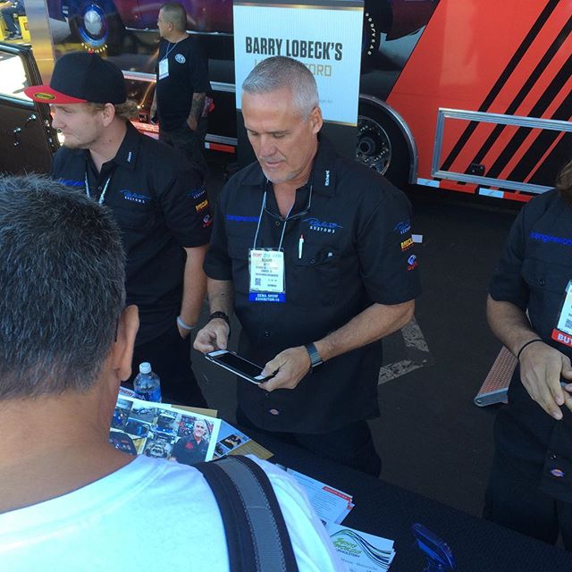 #RichardWood making an appearance to answer questions, and of course talk cars with #SEMA attendees! #SEMAshow #LasVegas #RichardWoodKustoms #MecumAuctions #SEMAshow2016 #BarryLobeck #Ford #Roadster  @mecum_auctions @mecummobileexperience @semashow @