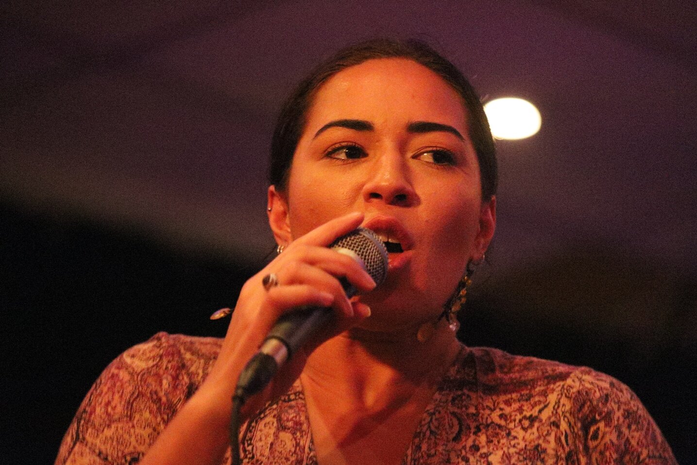 Louána Pereira-Dinnon - female vocals