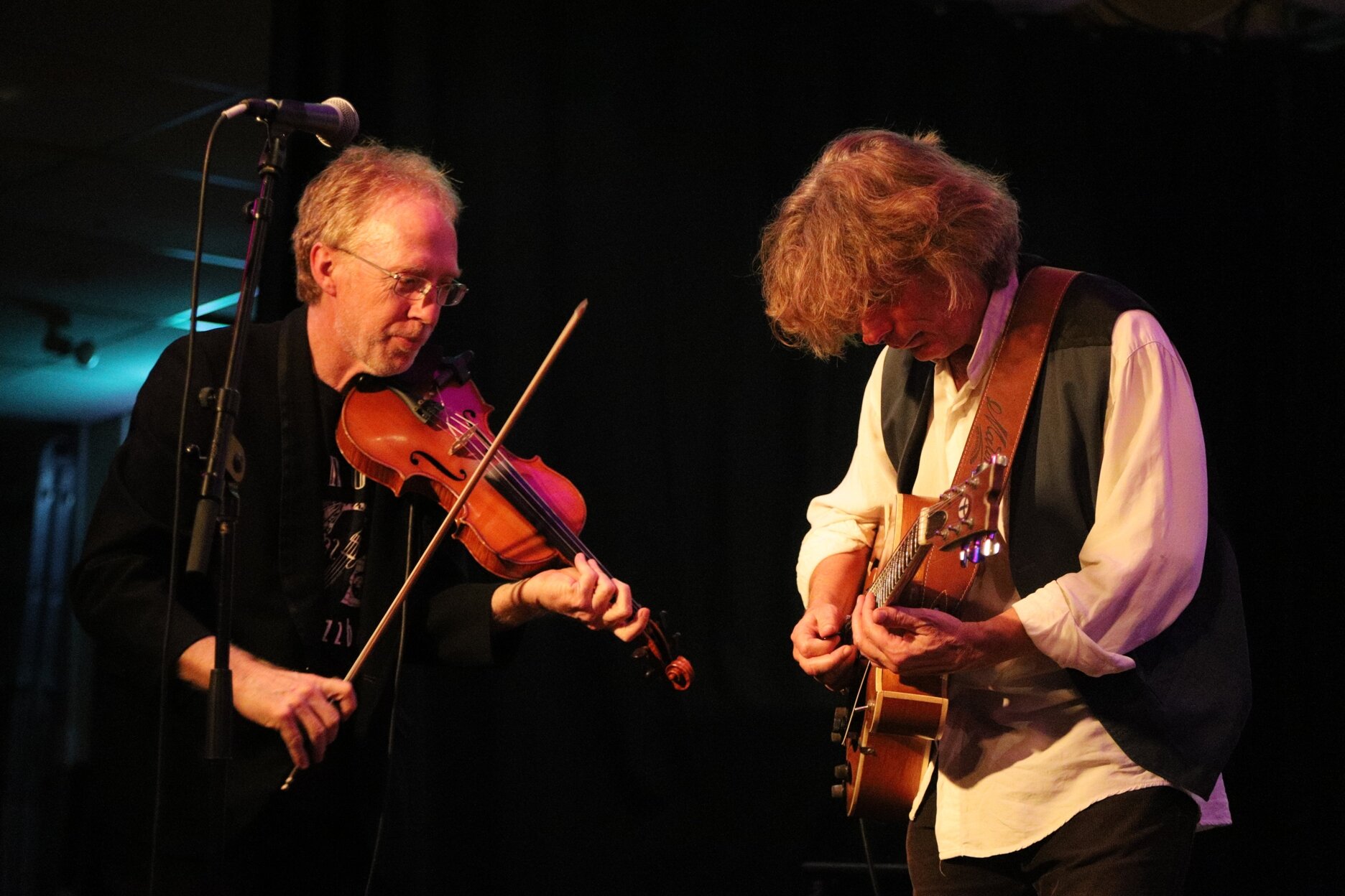 James Sneyd - violin &amp; Nigel Gavin - latin guitar