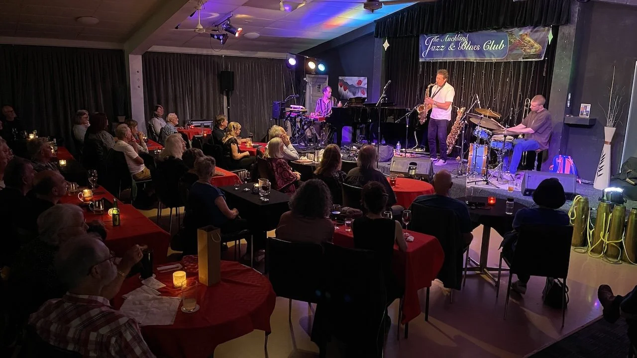 Love Square_11-11-25 4.JPG