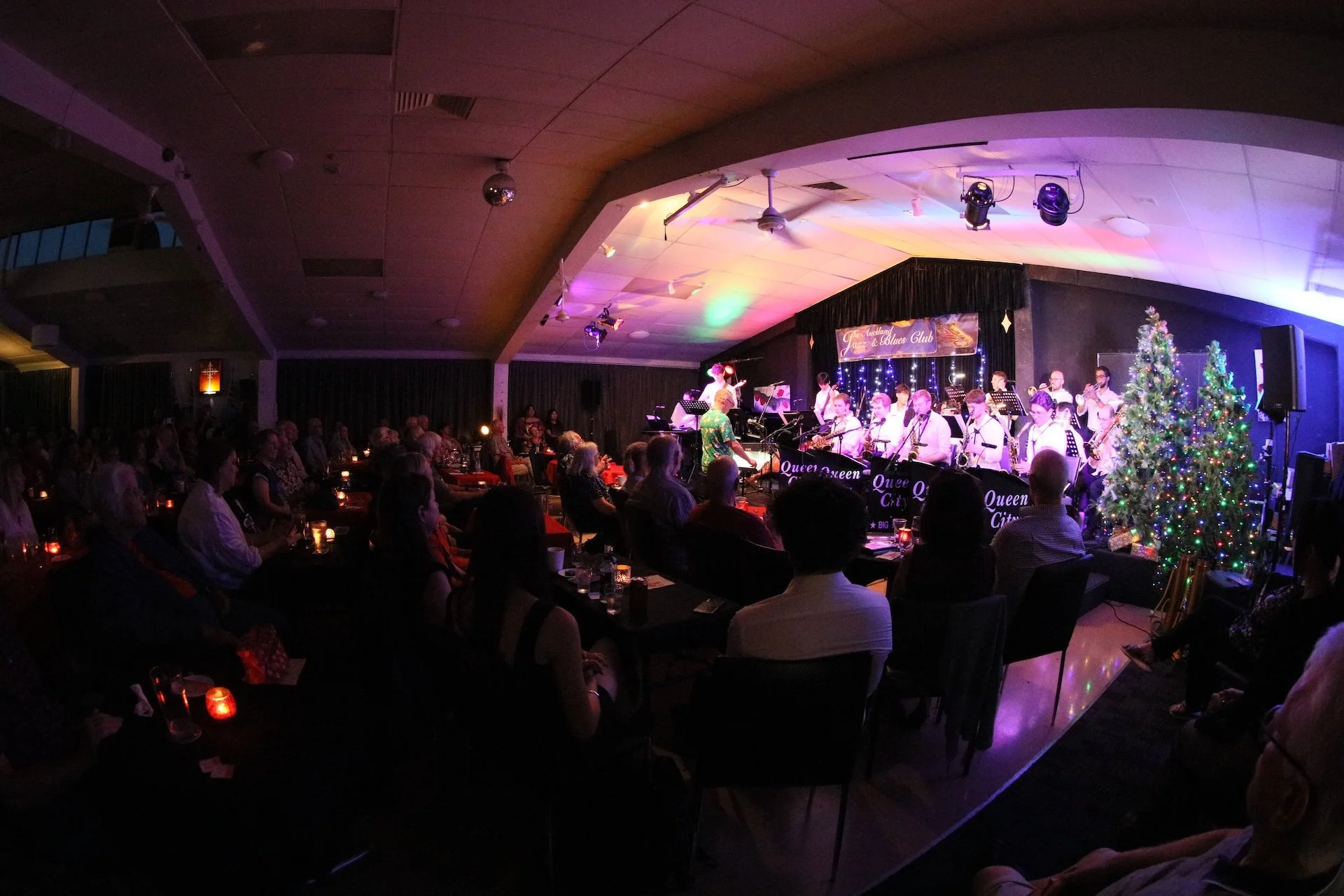 Queen City Big Band_16-12-25  62.JPG
