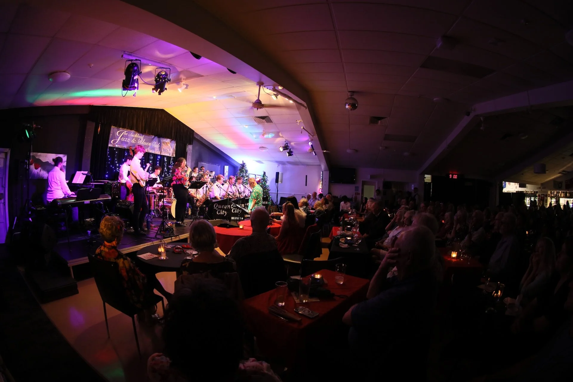 Queen City Big Band_16-12-25  84.JPG