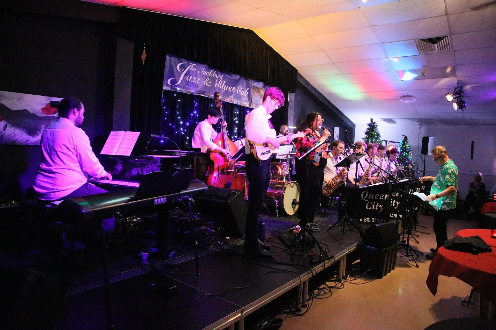 Queen City Big Band_16-12-25  90.JPG