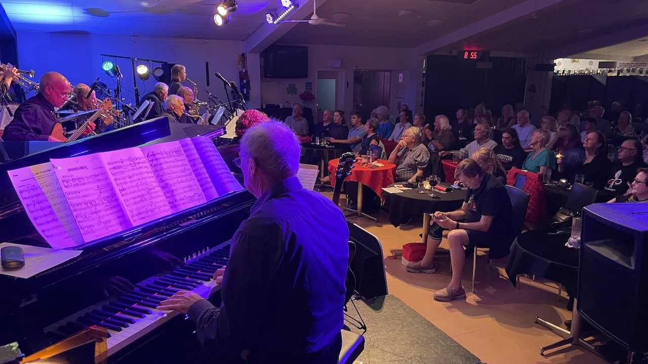 Downbeat Big Band_17-3-26 3.jpg