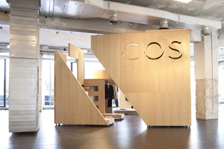 COS-Pop-up-shop-Milan04.jpg