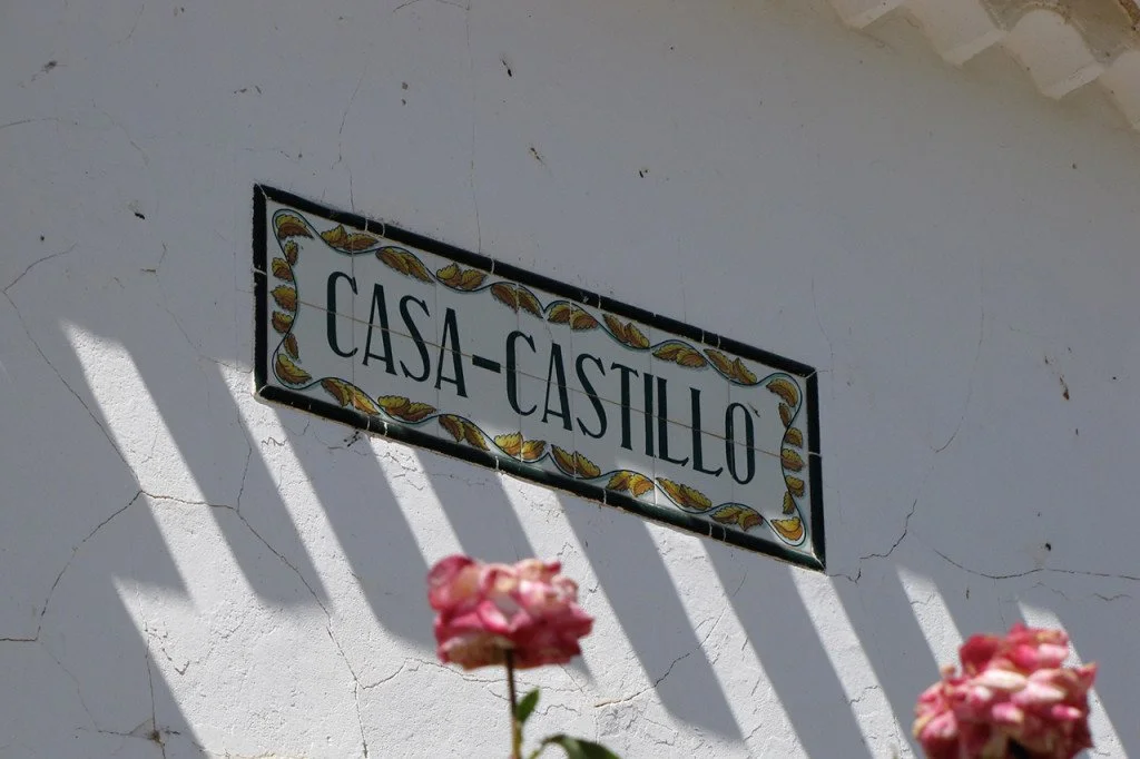 Casa Castillo’s Vibrant Spanish Red Is Perfect for the Thanksgiving Table