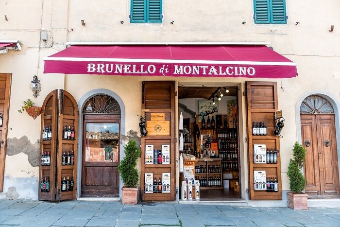 Italian wine lovers, the 2019 Brunello di Montalcinos are trickling in, and the verdict? They are exceptional. Our Brunello expert, Greg St. Clair, says these are the best he's seen since the phenomenal 2010s. Follow the link in bio to read Greg's re