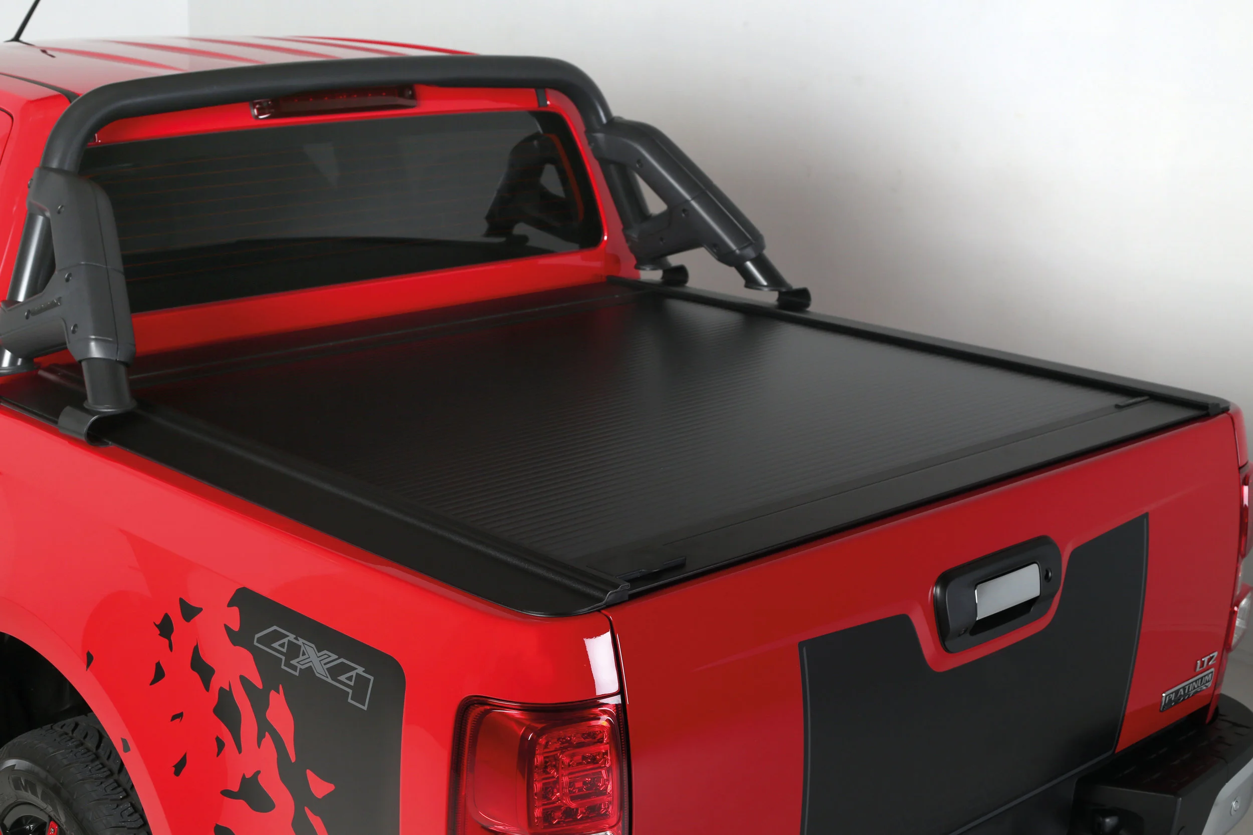 Holden Colorado with ROC Sports Bar and Retractable Hard-lid