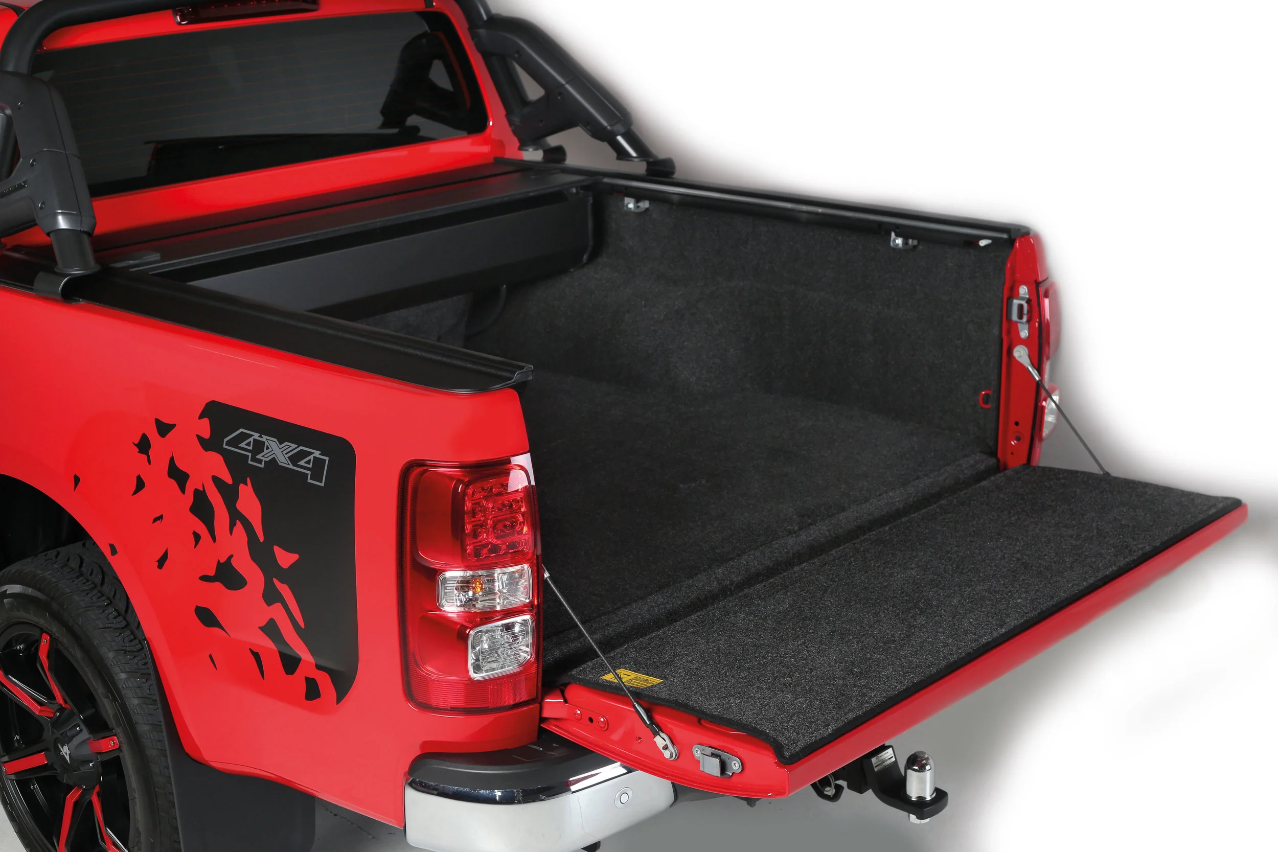Holden Colorado with ROC Sports Bar and Retractable Hard-lid