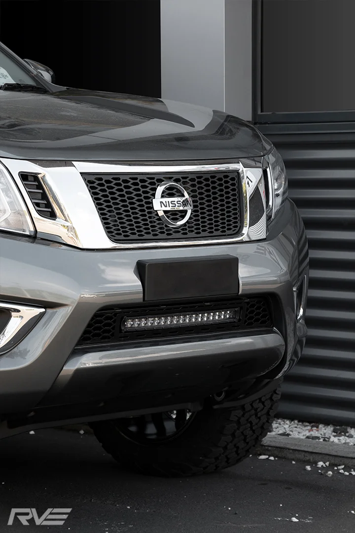  Standard Navara front grille and lower grille with light bar  