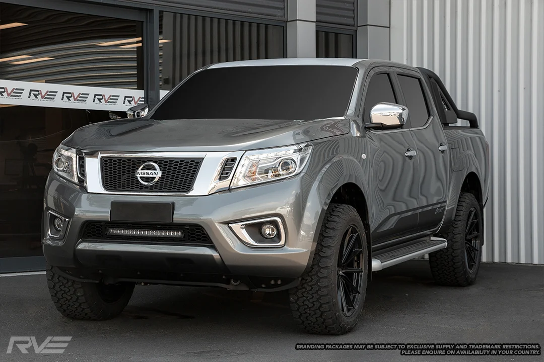  Standard Navara front grille and lower grille with light bar 