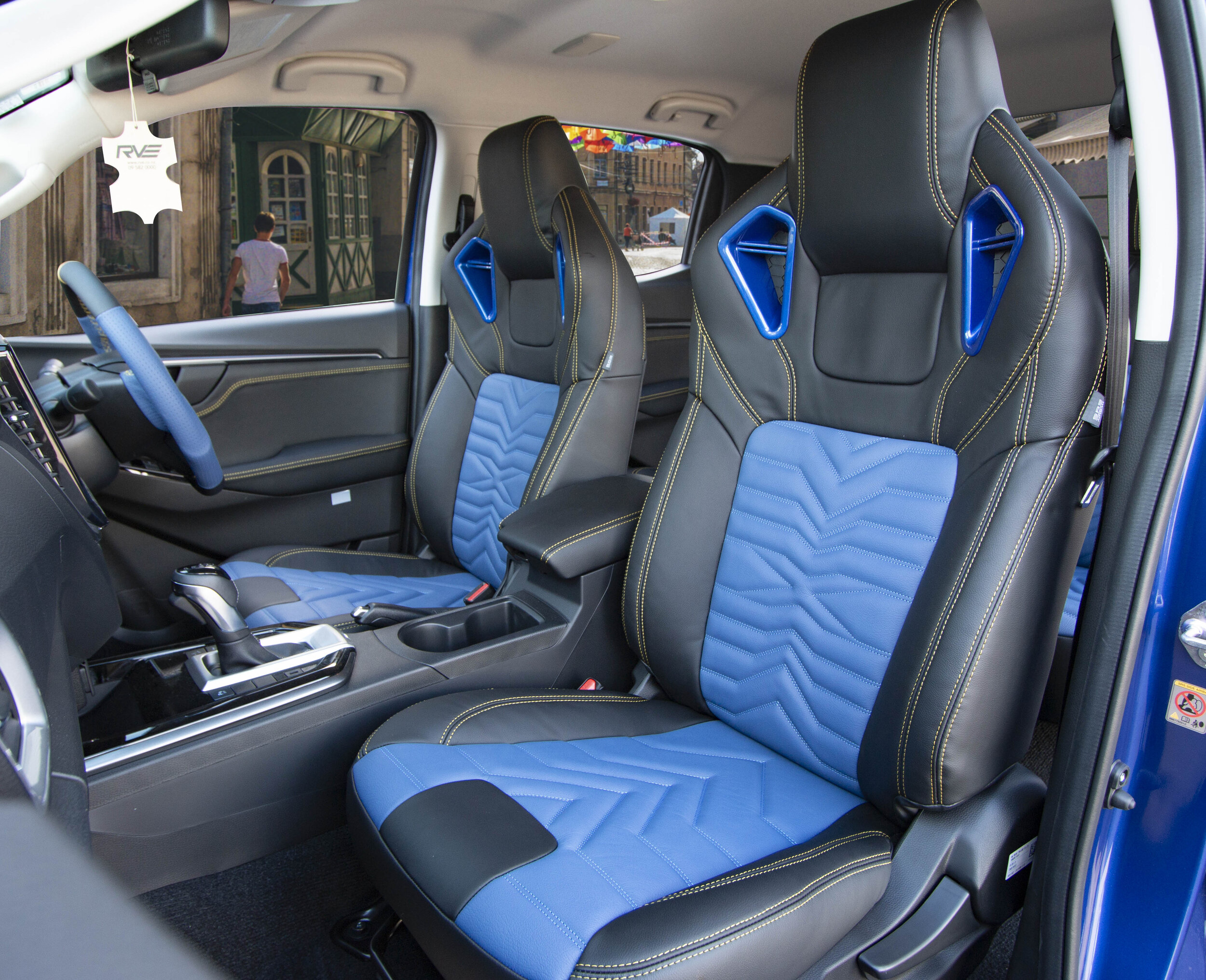 RVE Leather seats in Isuzu Dmax 6.jpg