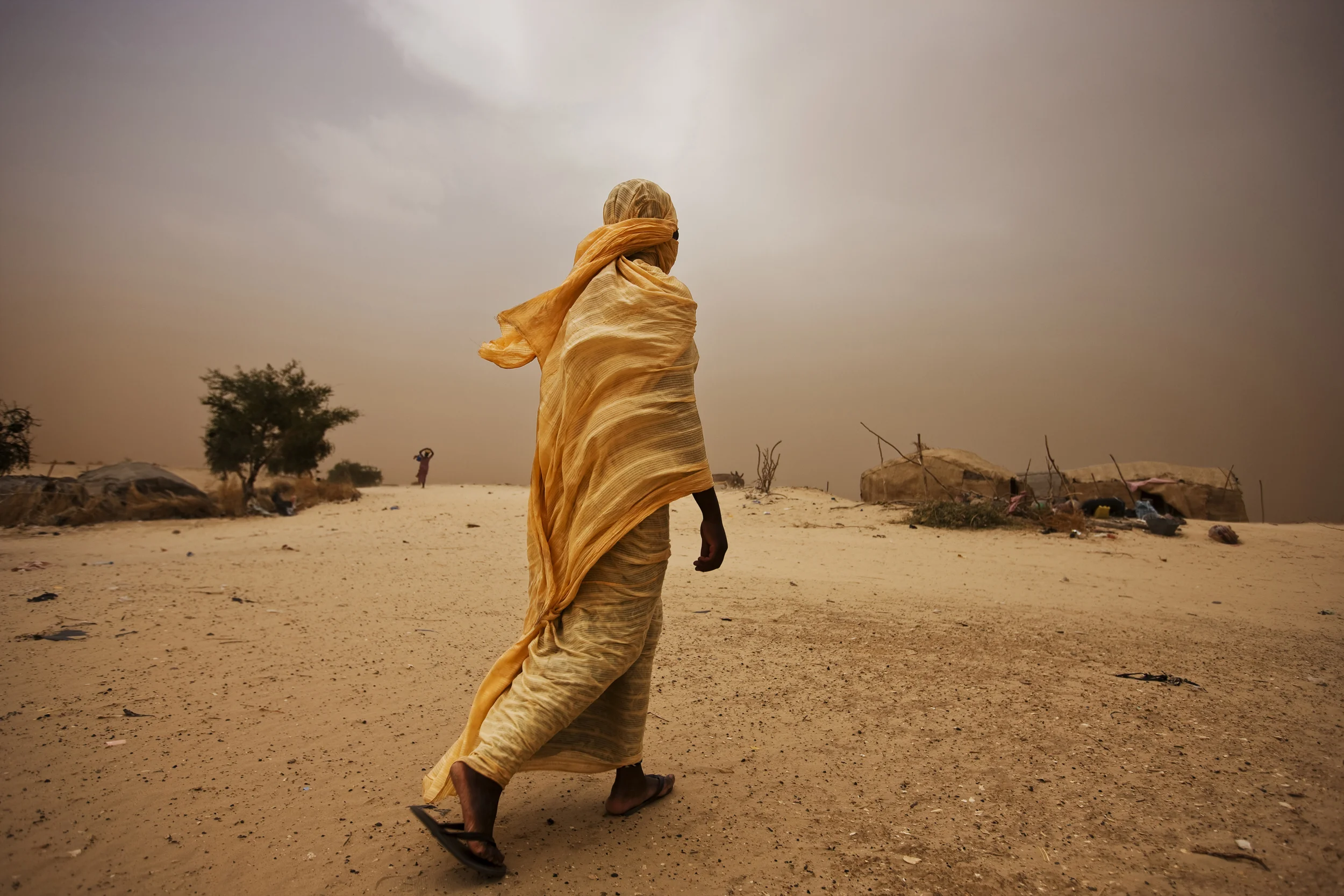TIMBUKTU, MALI, 15 SEPTEMBER 2009: A Songhai woman walks between temporary settlements on the outskirts of Timbuktu. Traders come from all over this region of Africa to do business in the legendary city. They come during the rainy season so as to have grazing for their animals and leave again when the season is over, heading back to Niger, Mauritania and other regions of the Sahara. (Photo by Brent Stirton/Reportage by Getty Images.)