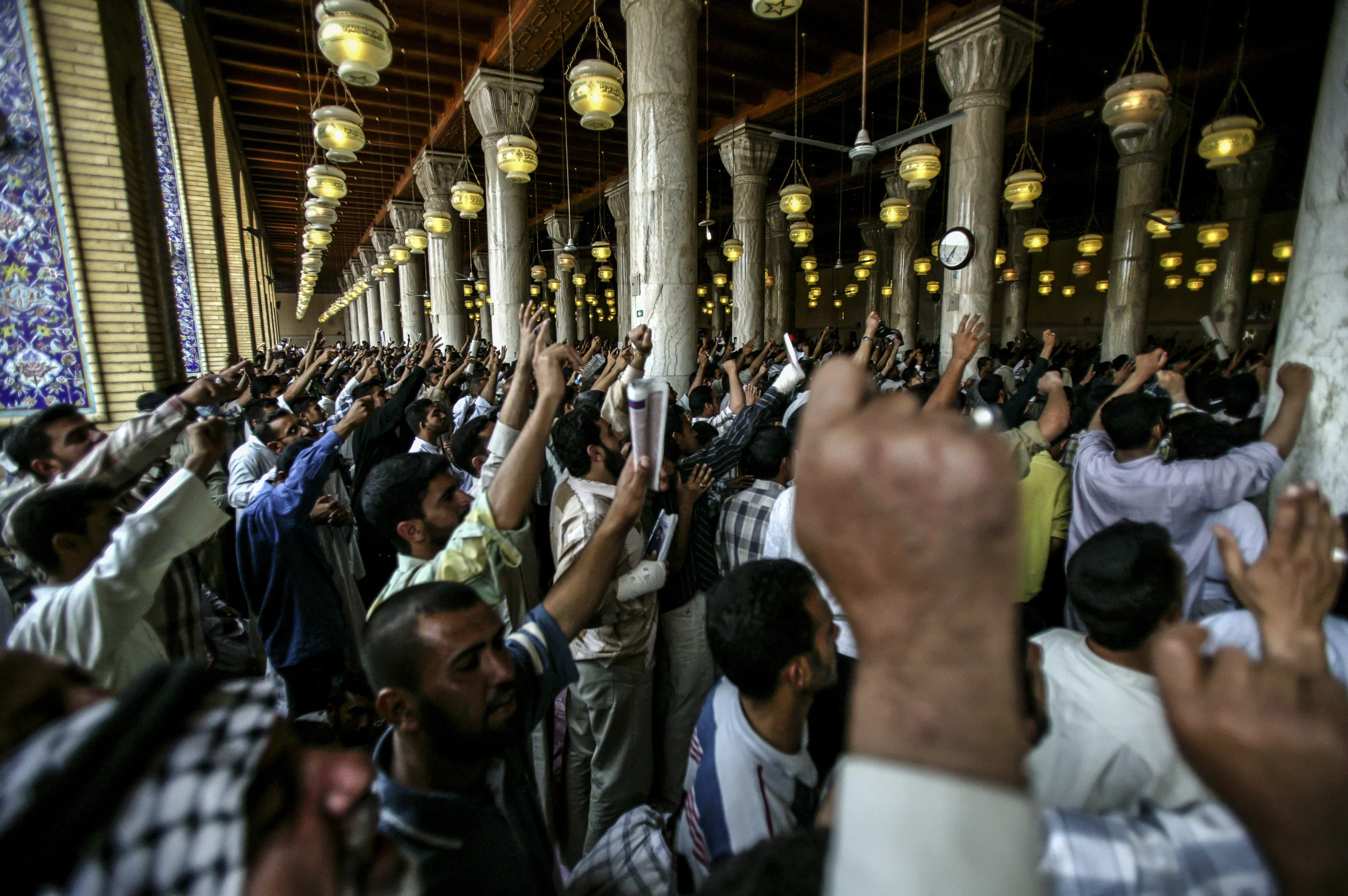 KUFA, IRAQ- May 7: Followers of radical cleric Mugtada Al-Sadder attend Friday mosque in a time of daily clashes between Sadder's Militia suppoorters and coalition forces *** Local Caption *** Assignment Iraq