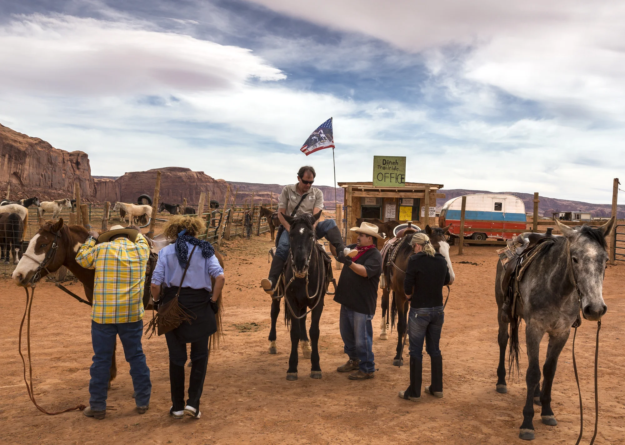 MONUMENT VALLEY, UTAH, 15 APRIL 2014: Tourist scenes at the Navajo tourist site of Monument Valley, a place made famous by its awesome Buttes and Mesa's as well as the hundreds of Western Movies that have been filmed here. (Photo by Brent Stirton/Reportage for Le Figaro Magazine.)
