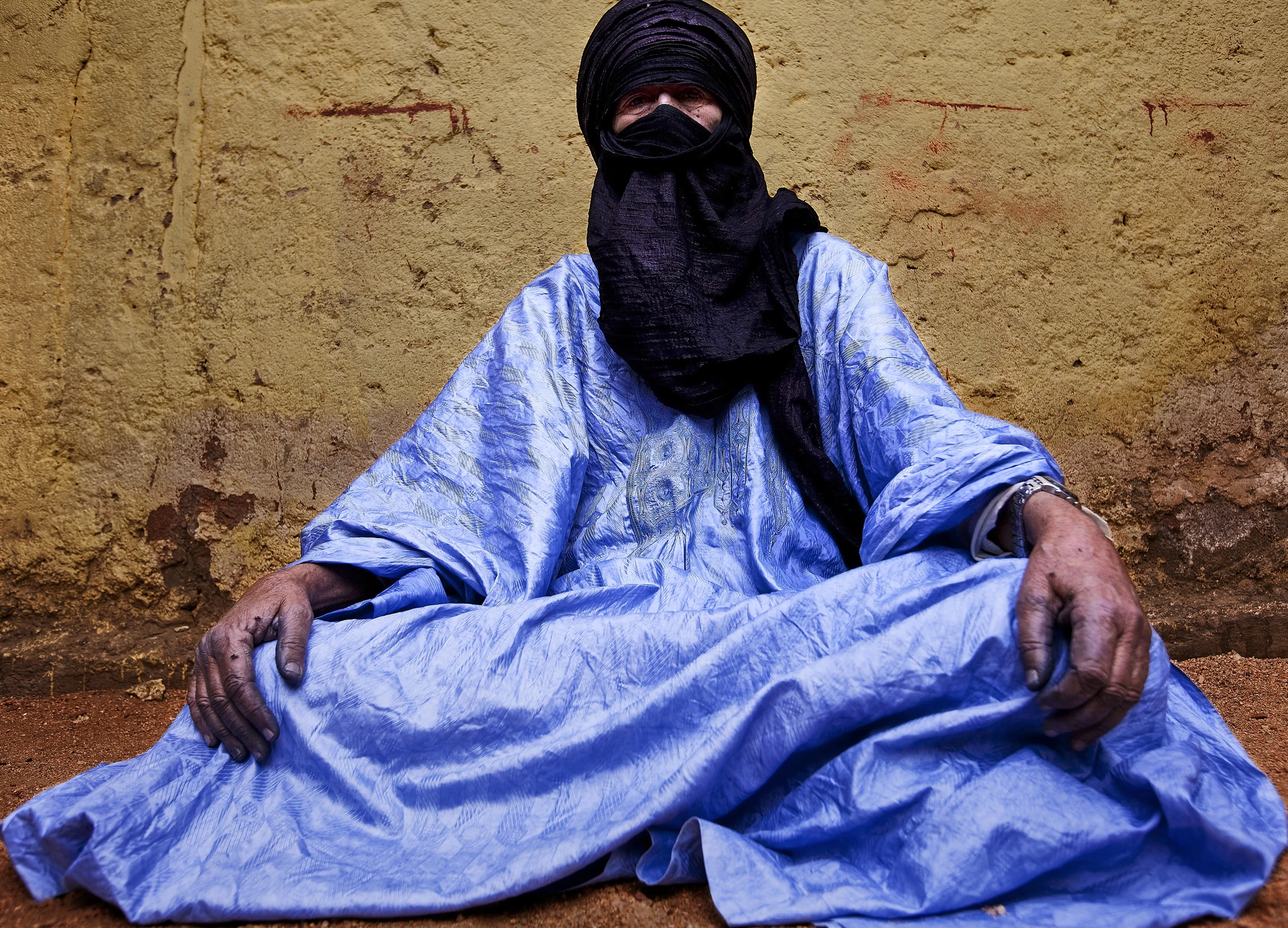 TAMANARANSSET, SOUTHERN ALGERIA, APRIL 2009: A Tuareg Nobleman related to Tuareg royalty stands in a courtyard in Tamanarasset, Southern Algeria, 14th April 2009. Tuareg Nobility is no longer recognised by the Algerian authorities but continues to matter to the Tuaregs themselves. The Tuareg Royal line ended in 1902 when the Tuareg were finally conclusively defeated at the Battle of Tit, an area 45 km outside of Tamanaransset. Tamanarasset is a former Tuareg town which has now been taken over by Algerian Arabs as well as many other immigrant groups, partly as a result of the Algerian Civil War and also as a strategic economic and military base for the Algerian government. (Photo by Brent Stirton/National Geographic.)