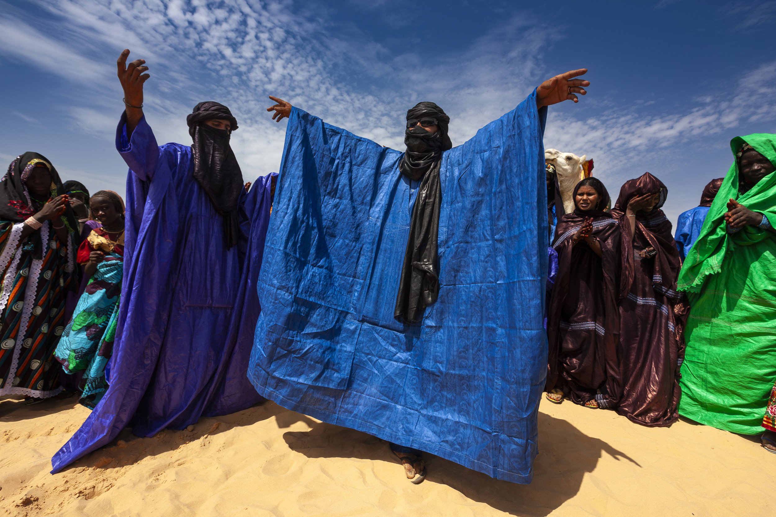 TIMBUKTU REGION, MALI, 21 SEPTEMBER 2009: Tuareg Nomads end the Ramadan fast in the desert about 50 kilometers outside of Timbuktu with prayer and dancing, Timbuktu Region, Mali, September 21 2009. (Photo by Brent Stirton/National Geographic.)