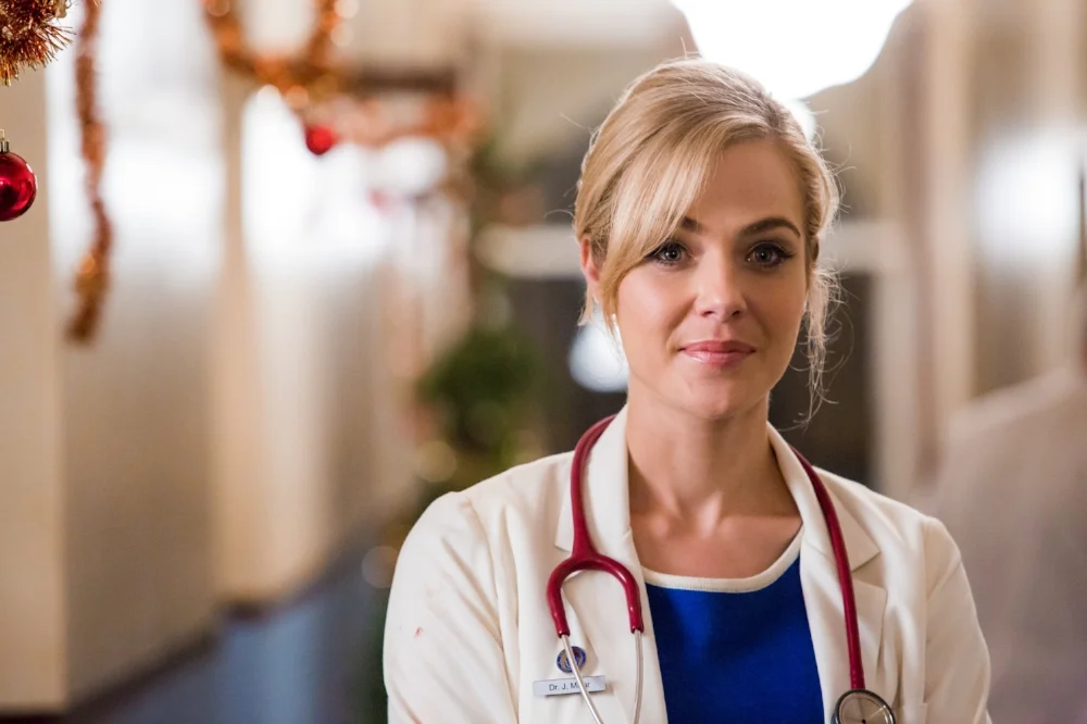 1.375.LOVE-CHILD-S2.Jessica-Marais-as-Joan.Playmaker-for-NINE.Photo-Kate-Ryan.jpg