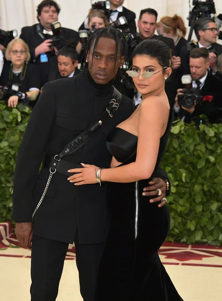 Kylie+Jenner+Heavenly+Bodies+Fashion+Catholic+yiM_uLxnMxYl.jpg
