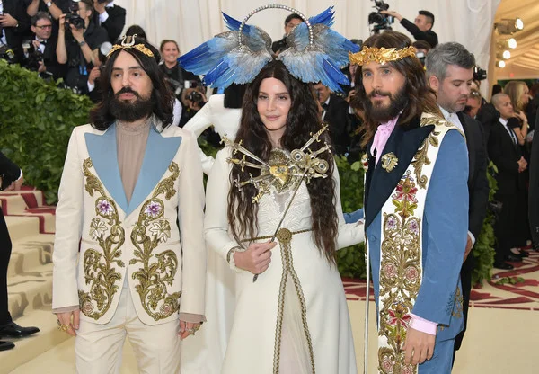 Lana+Del+Rey+Heavenly+Bodies+Fashion+Catholic+3srFy0hD5EEl.jpg
