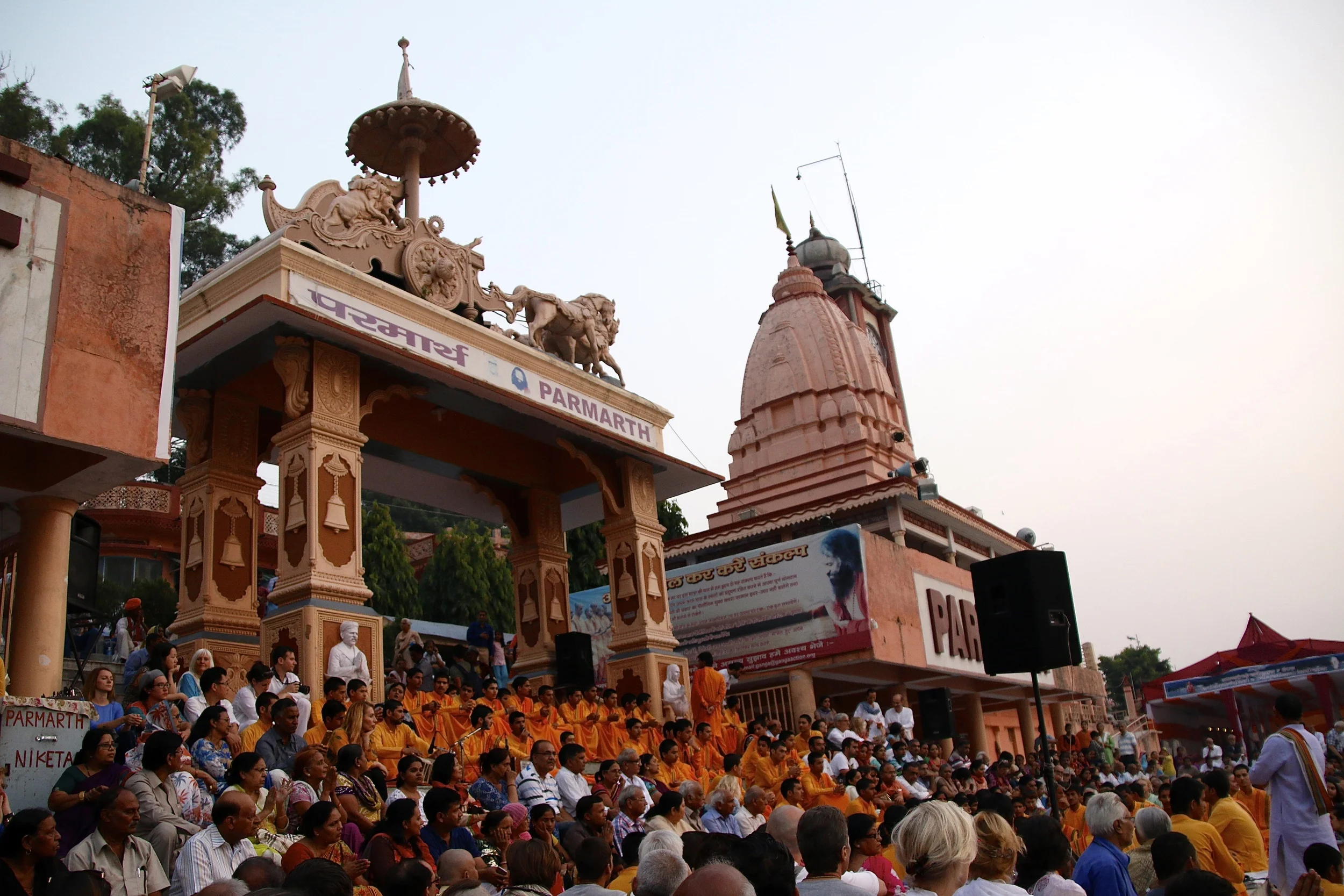 Aarti (fire ceremony) at Parmarth Niketan Ashram