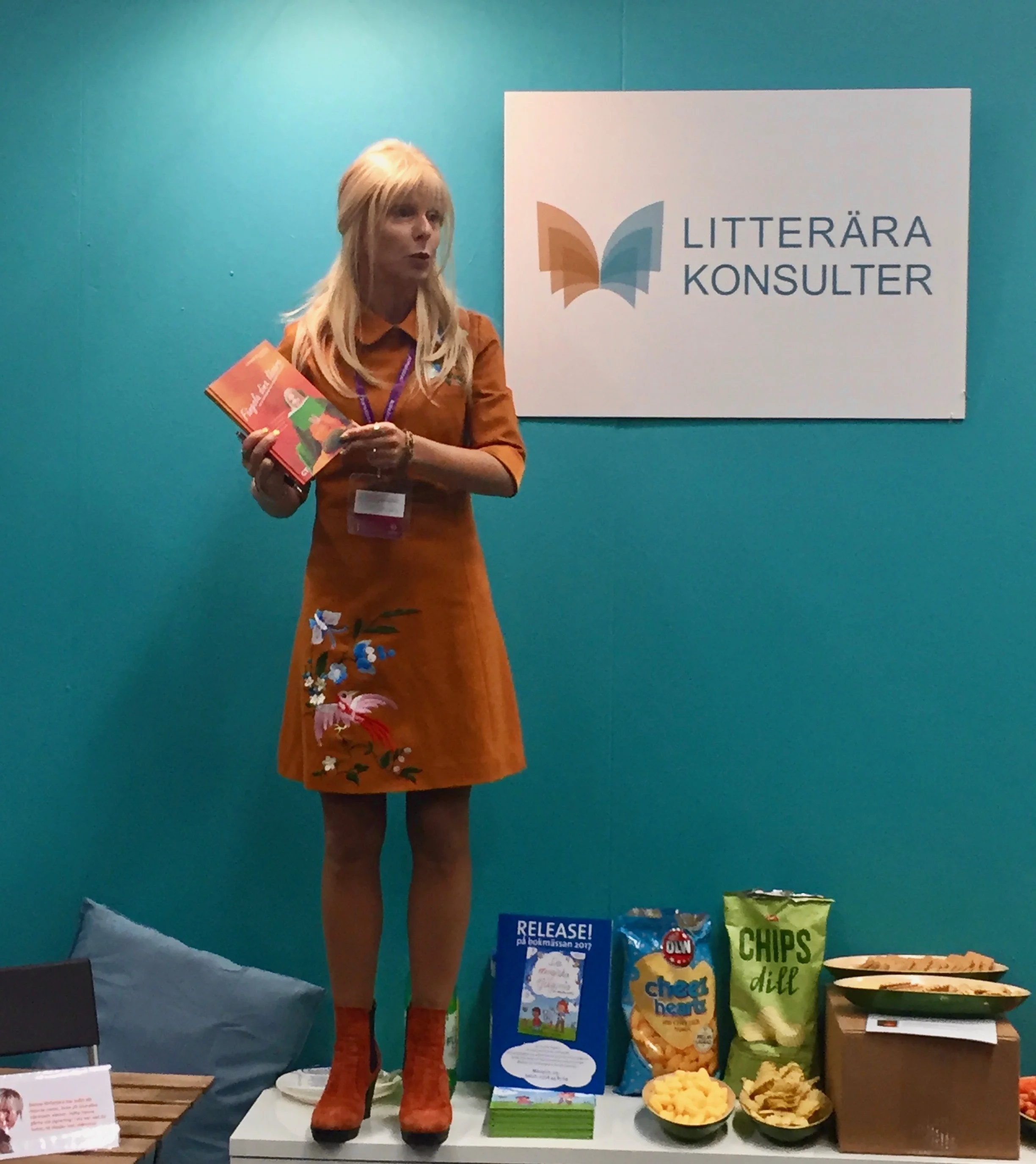 Catrine Tollström har release för sin fina bok Fängsla dina läsare hos Litterära konsulter.