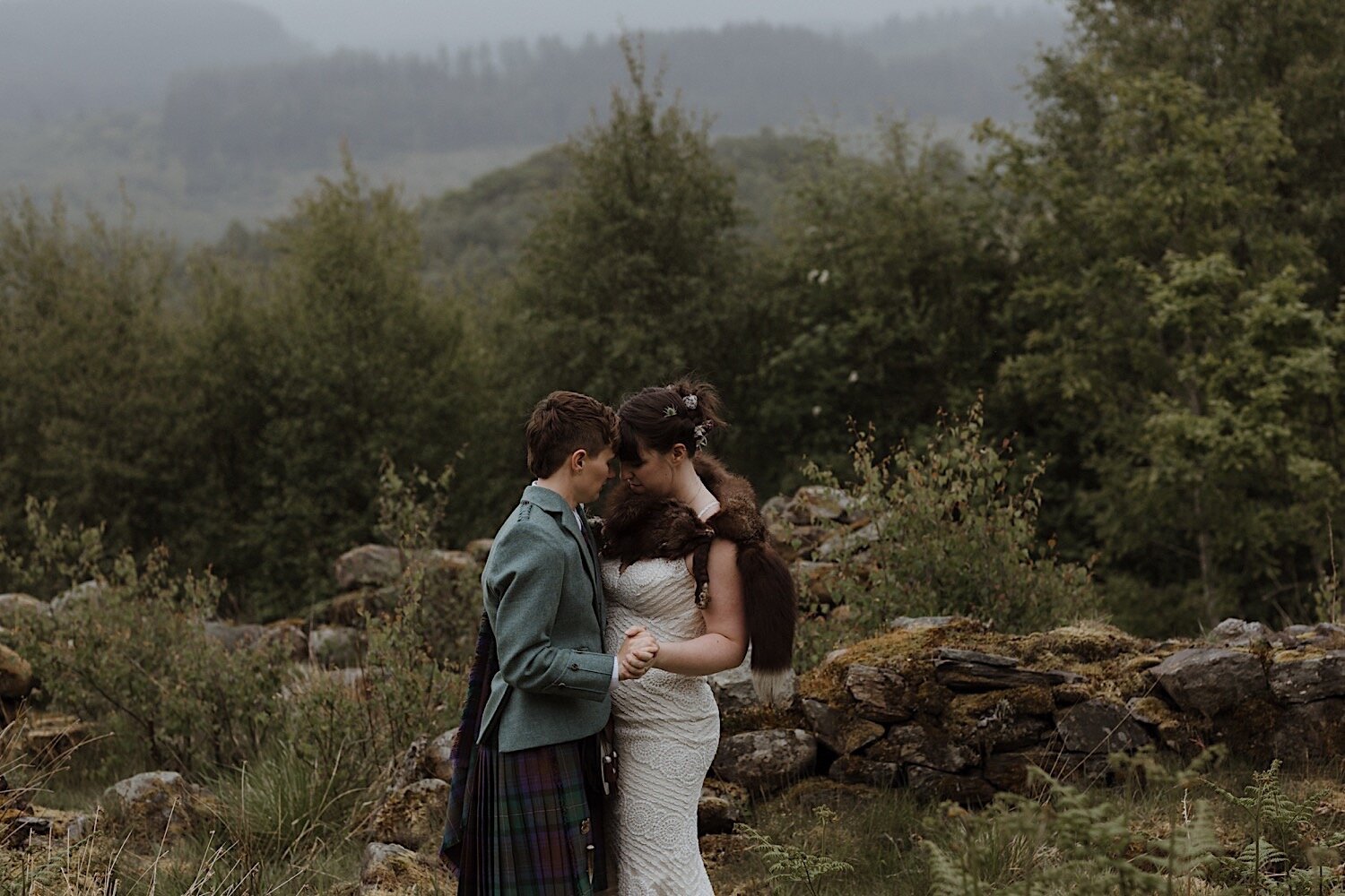 24_Bluebell woods elopement in Scotland00036.jpg