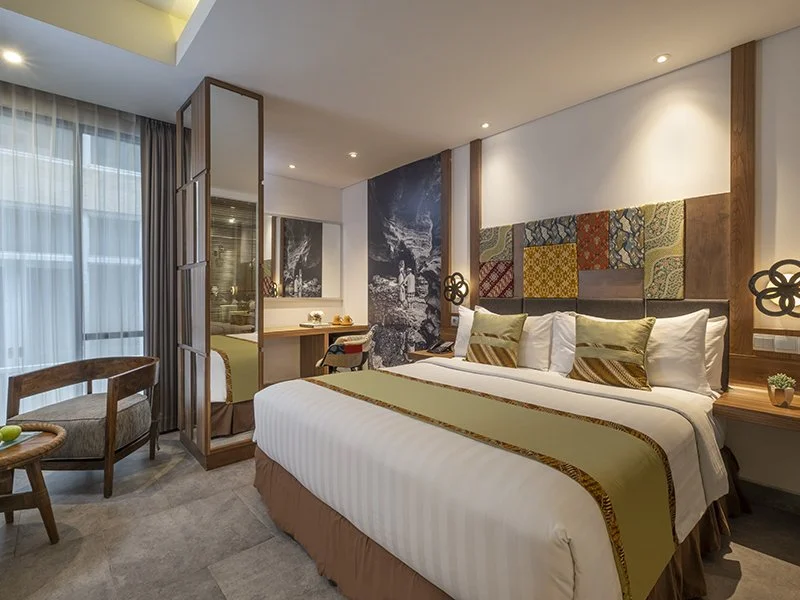 SUPERIOR ROOM KING BED.jpg