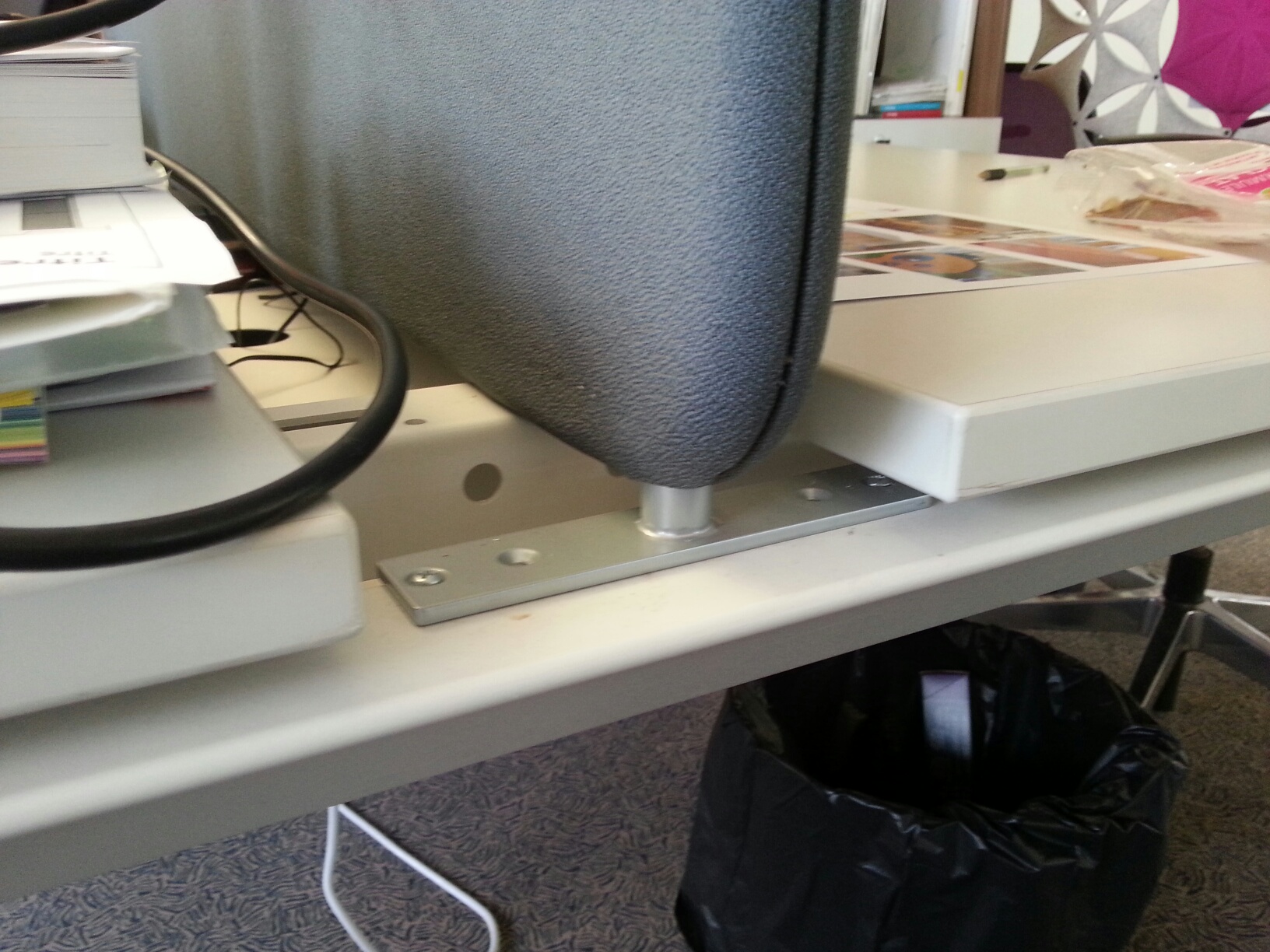 Softline Table Screen T fixing for benches.jpg
