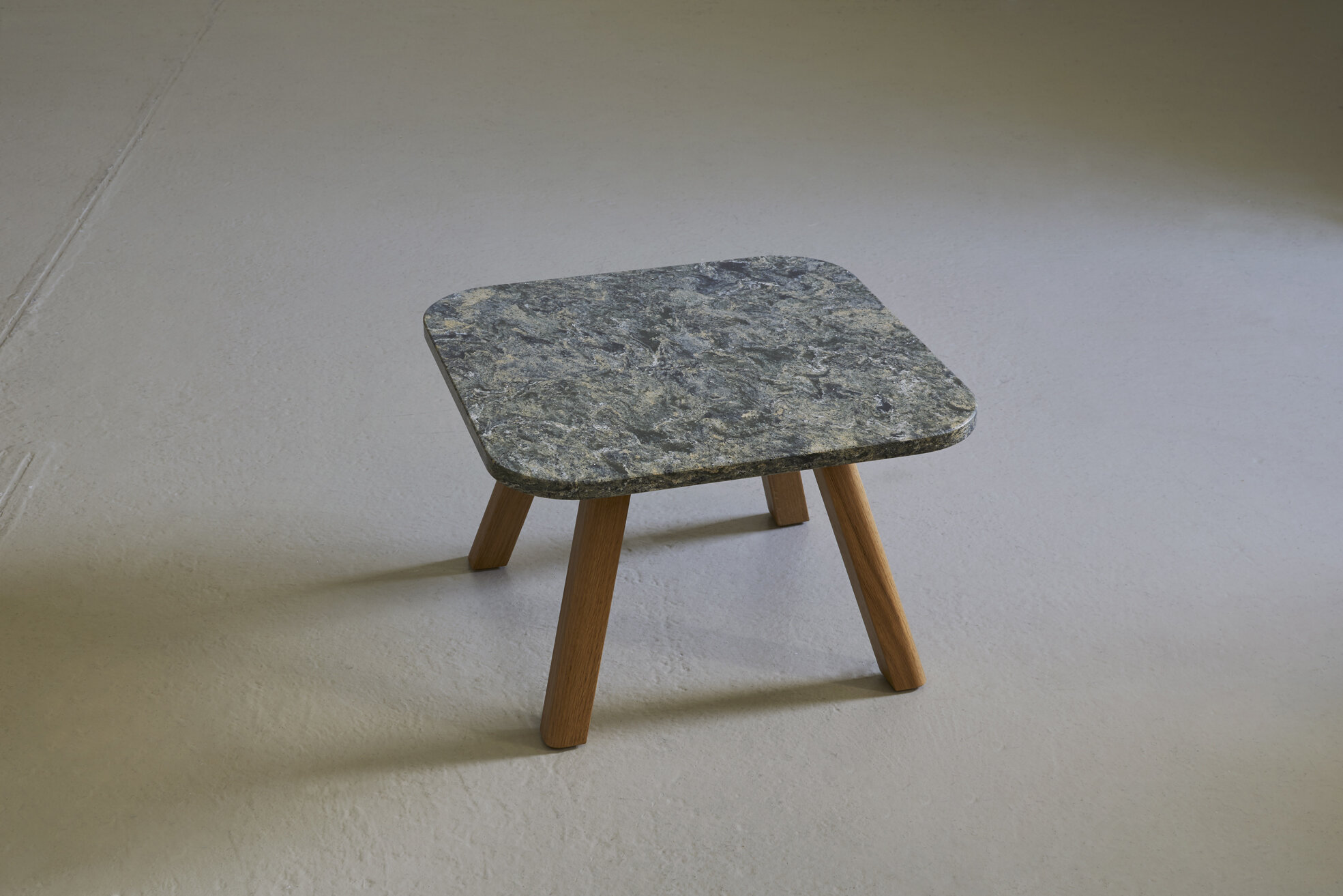 hm10y3 Wentwood quartz table (1) (low res).jpg