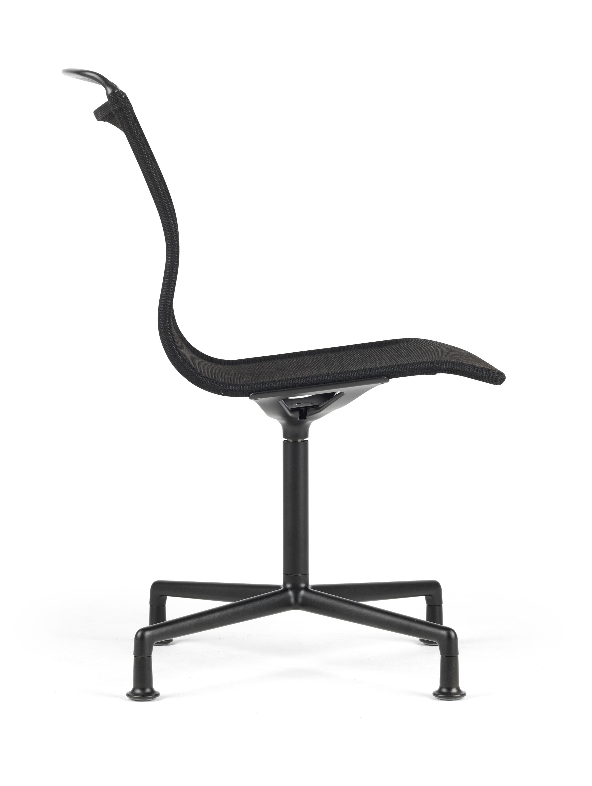 Lammhults_AtlasAir_chair_blackmesh_4-feet_black_side_p01.jpg