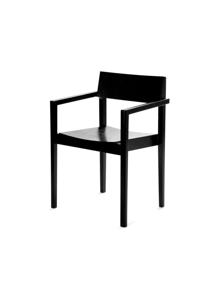 intro_b1_black-700x930.jpg