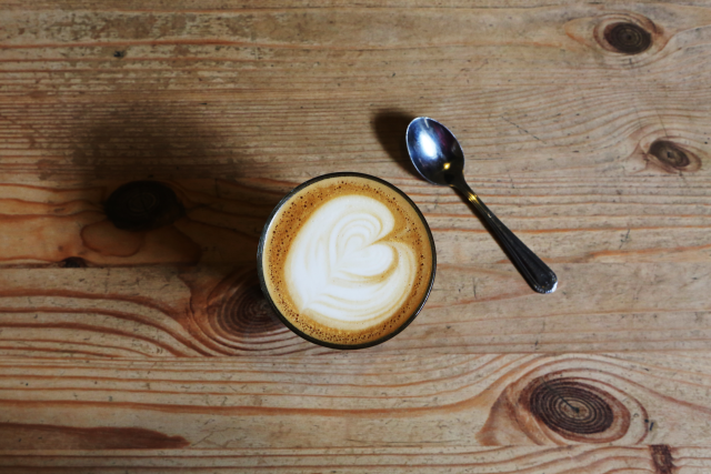 2015-09-Life-of-Pix-free-stock-photos-table-coffee-heart-leeroy-small.png
